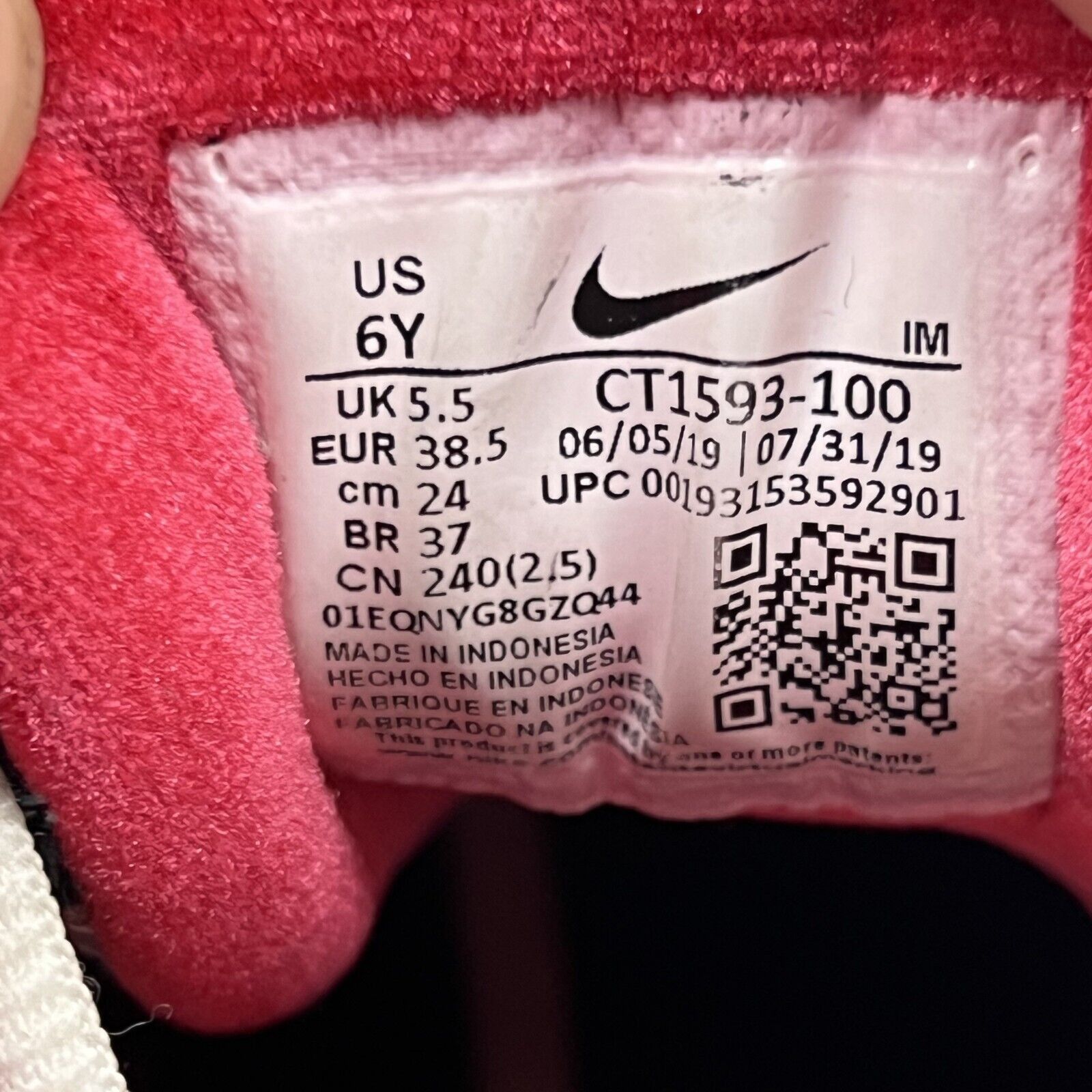 Nike Youth's 6 / Women's 7.5 - Nike Air Max 95 Christmas Sweater Size US 7.5 / IT 37.5 - 8 Thumbnail