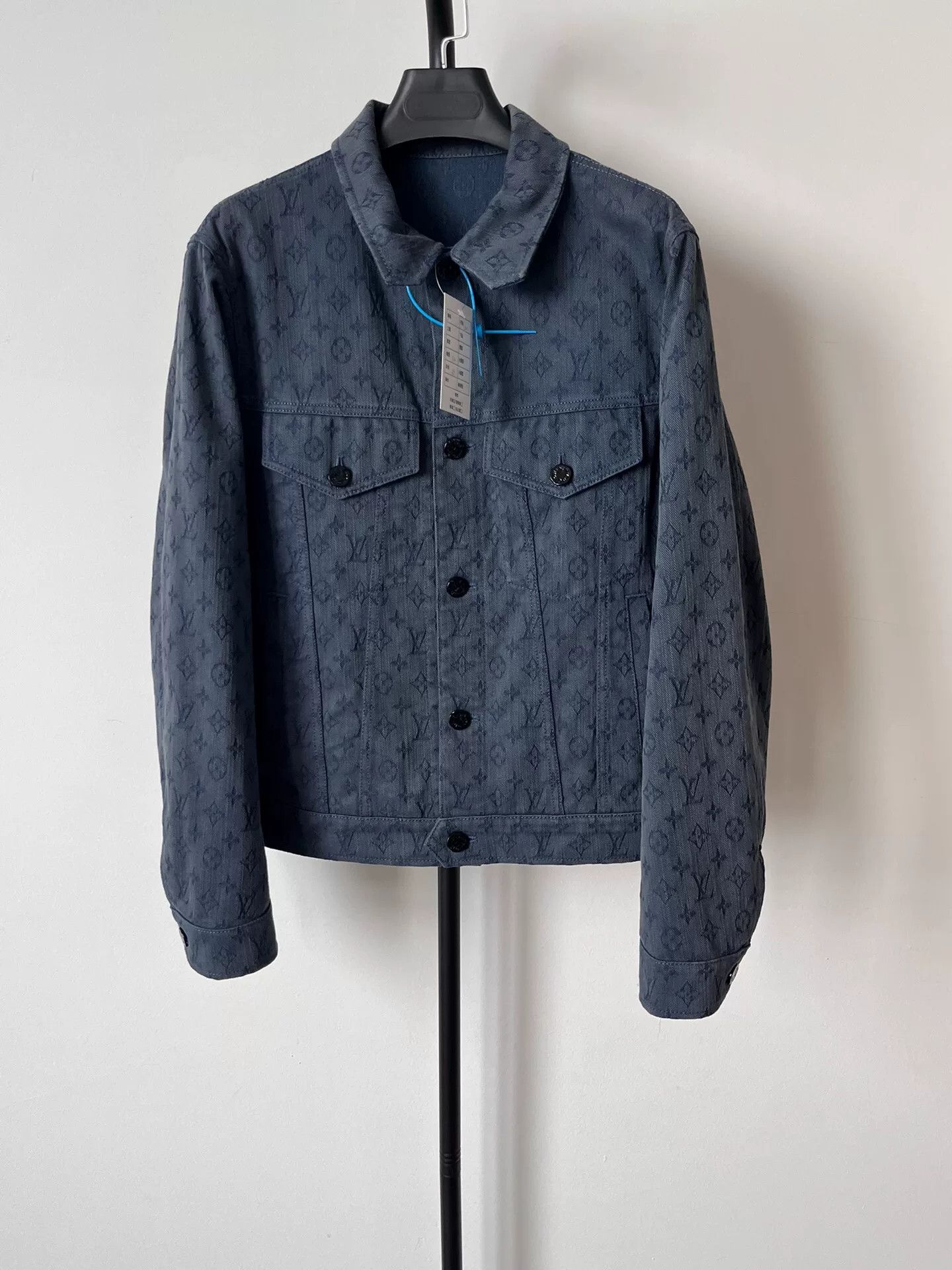 Louis Vuitton Louis Vuitton Logo Print Denim Jacket Men's Size US S / EU 44-46 / 1 - 1 Thumbnail