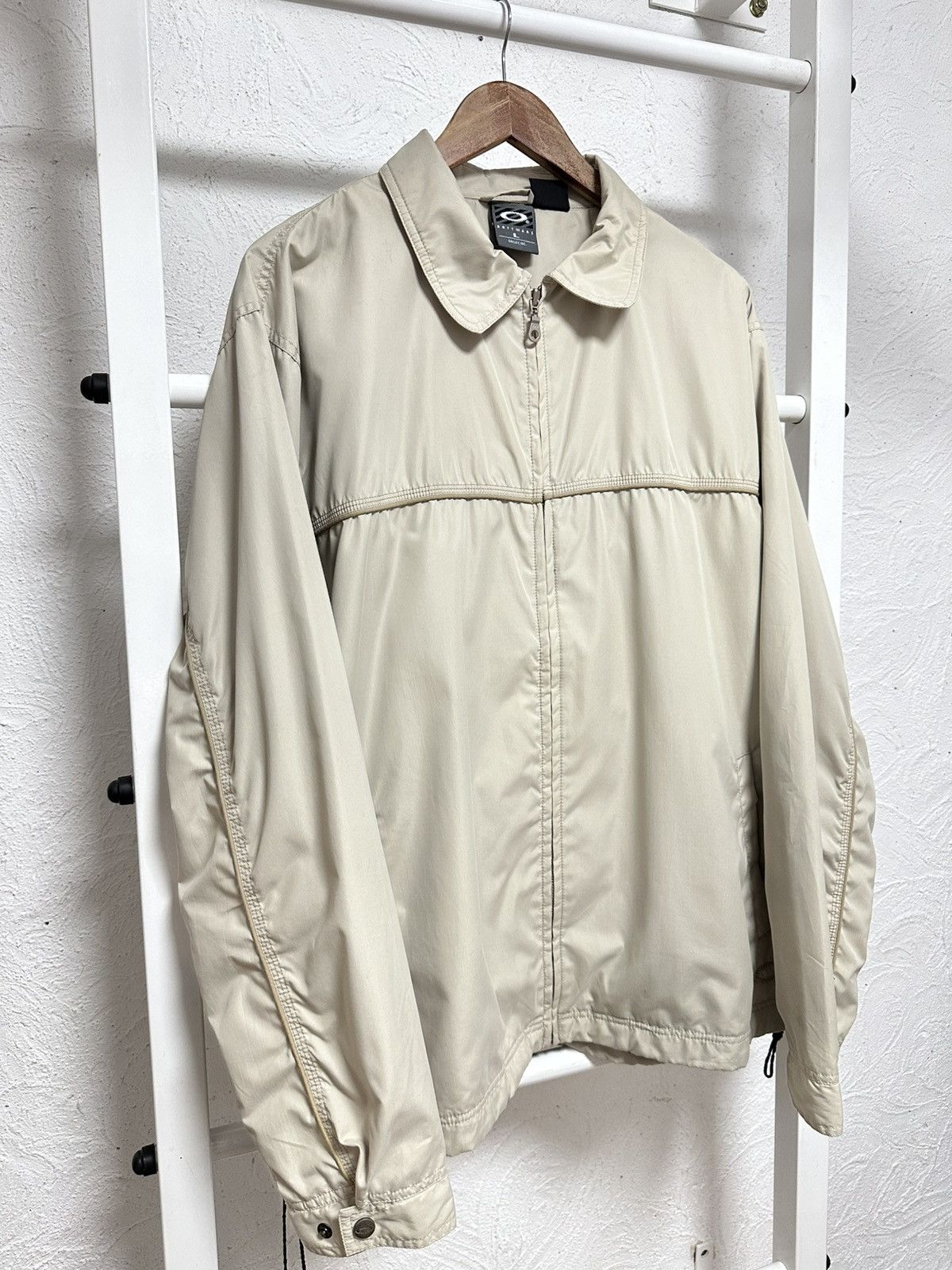 Oakley Vintage Oakley Windbreaker Jacket Size L Y2K Style Size US L / EU 52-54 / 3 - 8 Thumbnail