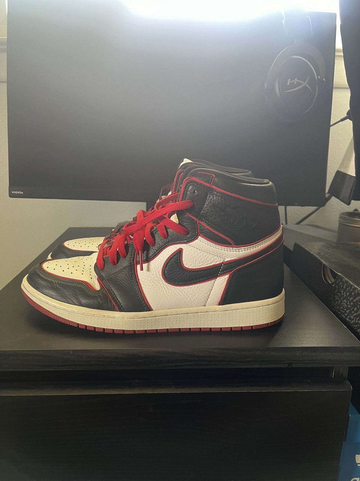 Jordan Brand Jordan 1 Bloodline Size 10.5 Size US 10.5 / EU 43-44 - 2 Thumbnail
