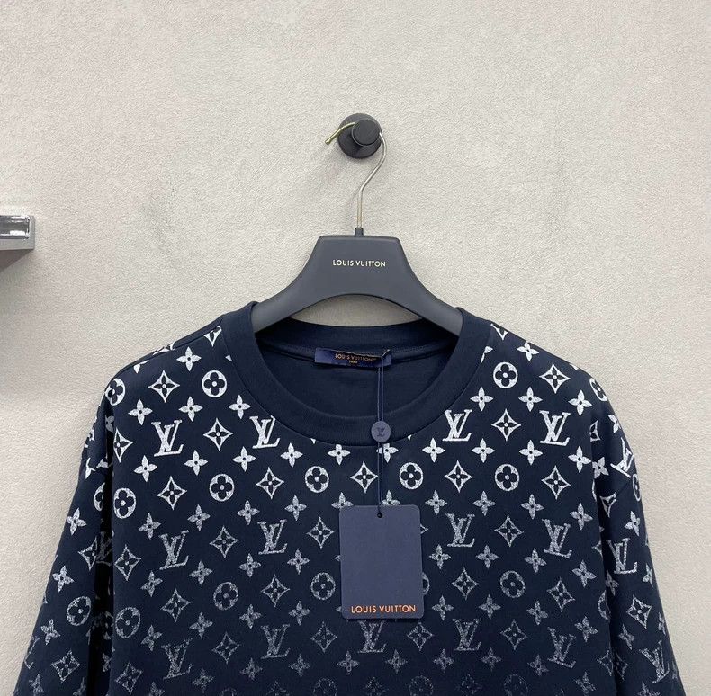 Louis Vuitton Louis Vuitton 24 new navy blue full logo gradient short sle Size US XL / EU 56 / 4 - 6 Thumbnail
