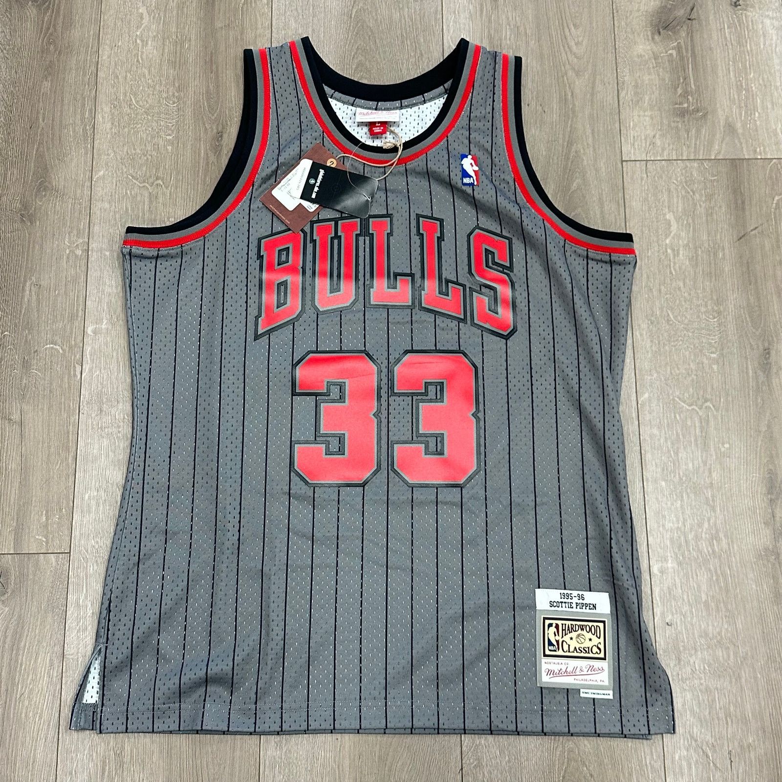 Mitchell & Ness New Mitchell & Ness Chicago Bulls Scottie Pippen 1995 jersey Size US L / EU 52-54 / 3 - 1 Thumbnail