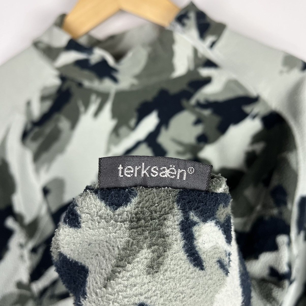 Quiksilver Vintage Y2K Quiksilver Camo Fleece Sweatshirt Outdoor Hiking Size US XS / EU 42 / 0 - 16 Thumbnail