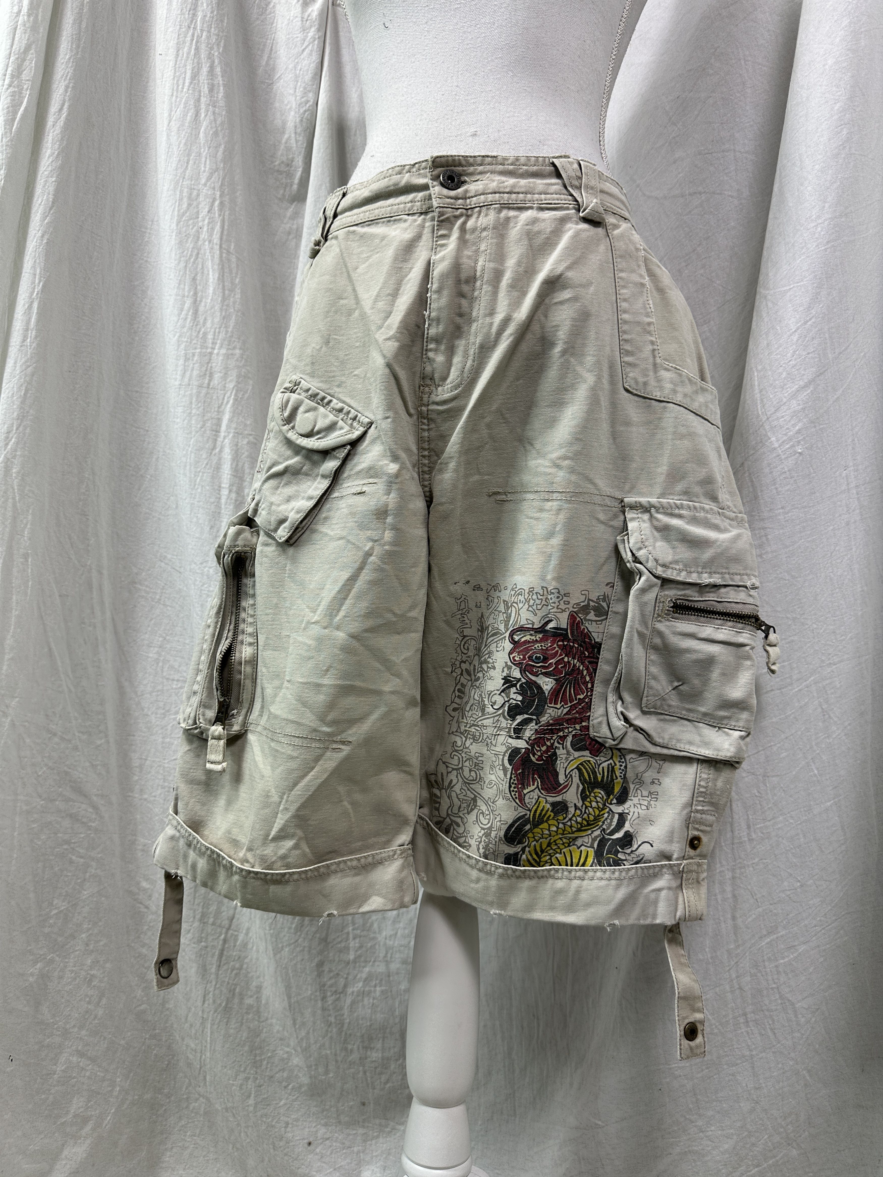 Vintage Vintage Streetwear Casual Cargo Koi Fish Print Shorts Y2K Size US 41 - 1 Thumbnail