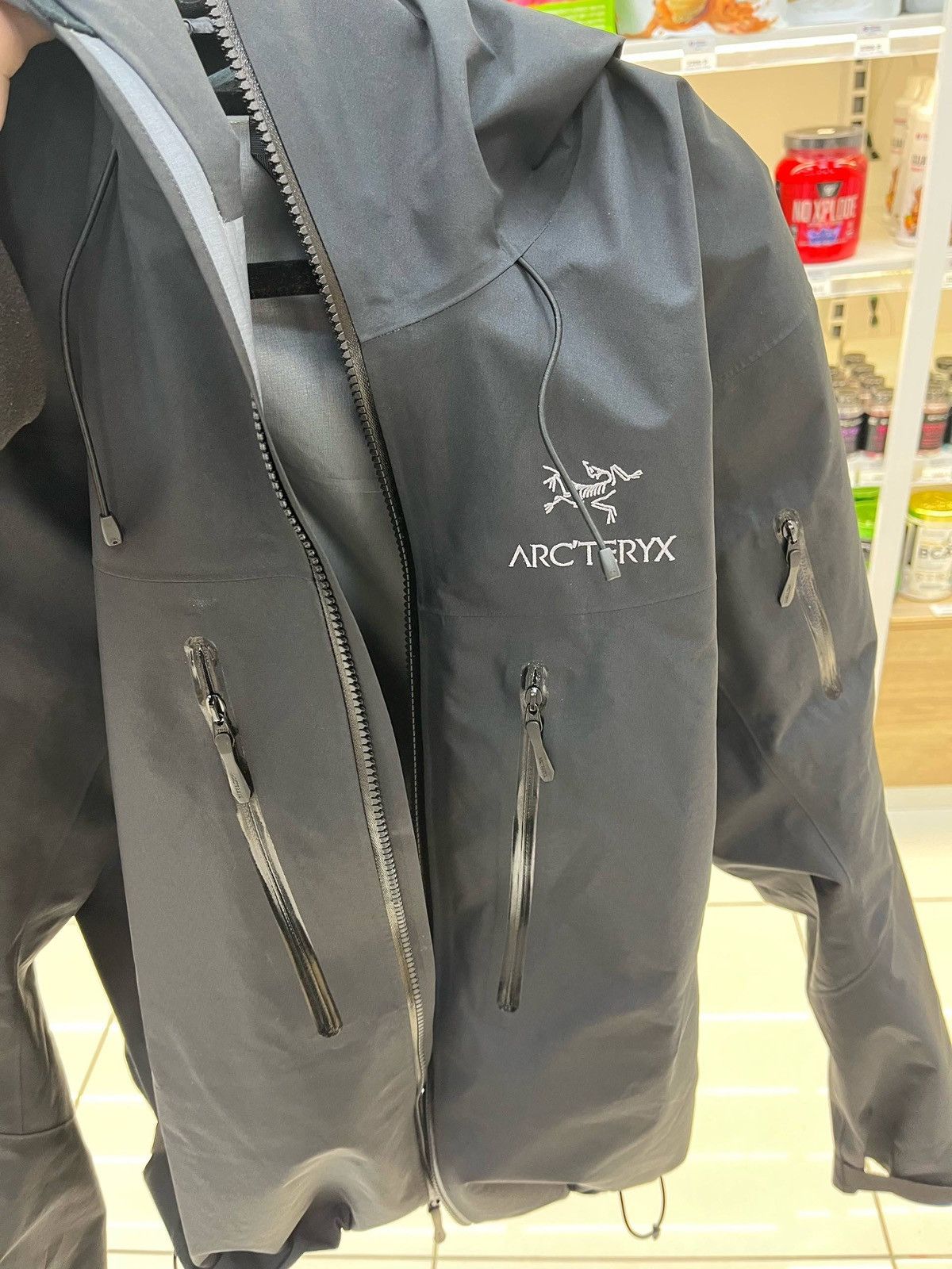 Arc'teryx Arcteryx Jacket Men Alpha SV Size US M / EU 48-50 / 2 - 1 Thumbnail
