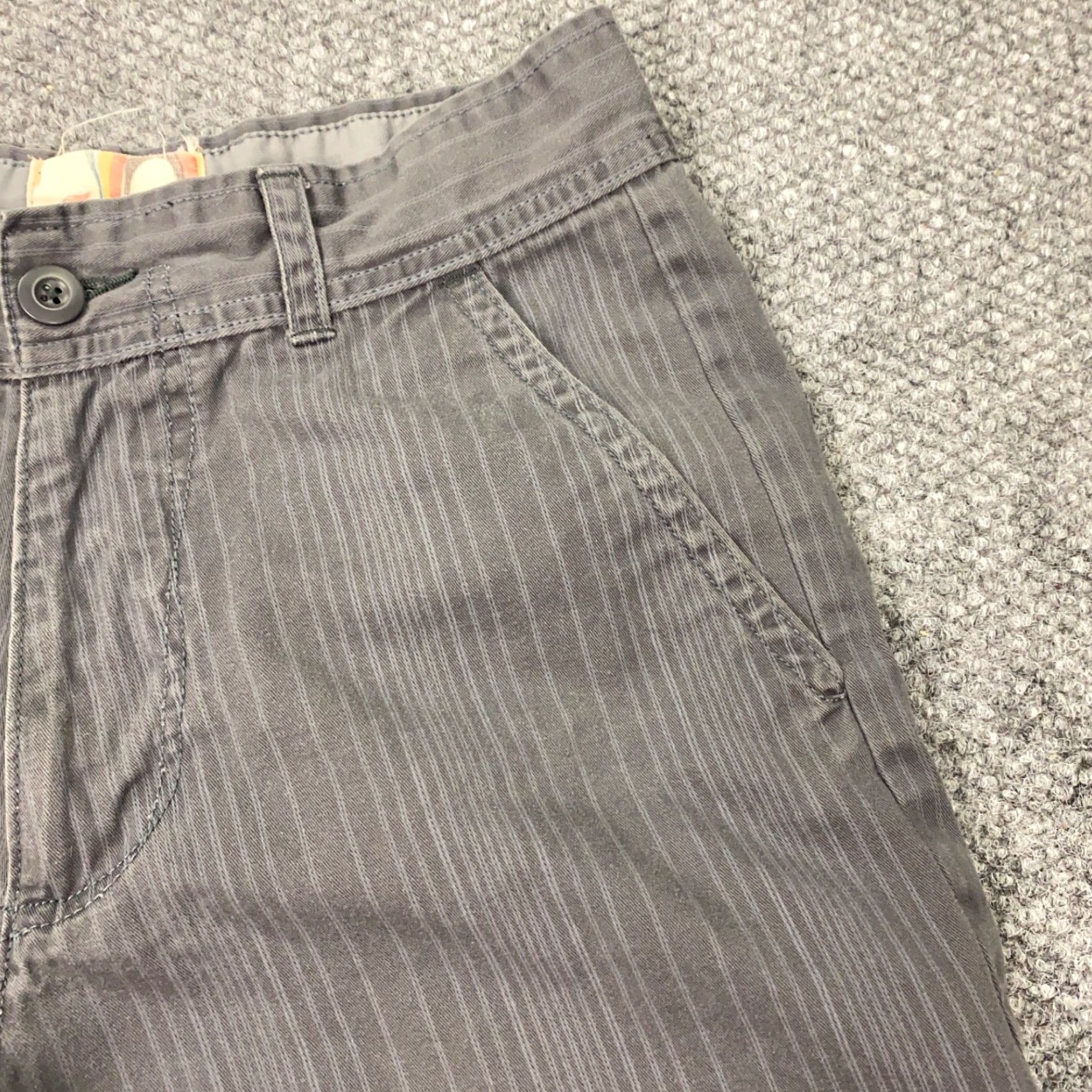 Ocean Pacific Ocean Pacific Mens Shorts Size 32 Gray Striped Chino Surf Skate Beach Size US 32 / EU 48 - 4 Thumbnail