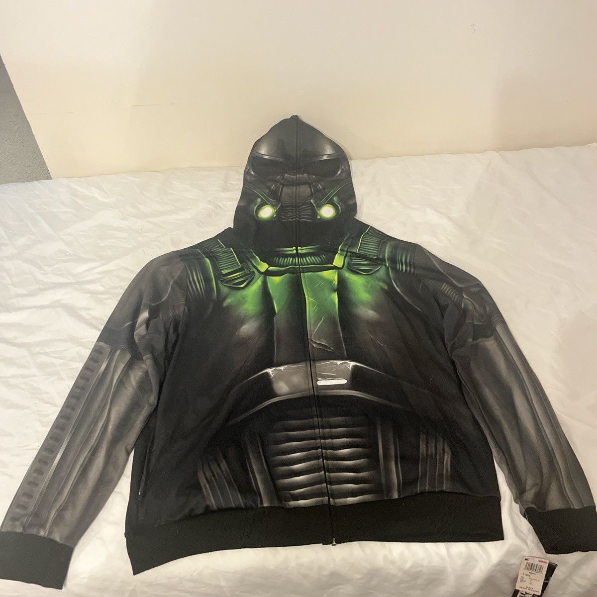 Disney New Disney StarWars Stormtrooper Glow Mask Hoodie Jacket XXL Size US XXL / EU 58 / 5 - 2 Thumbnail