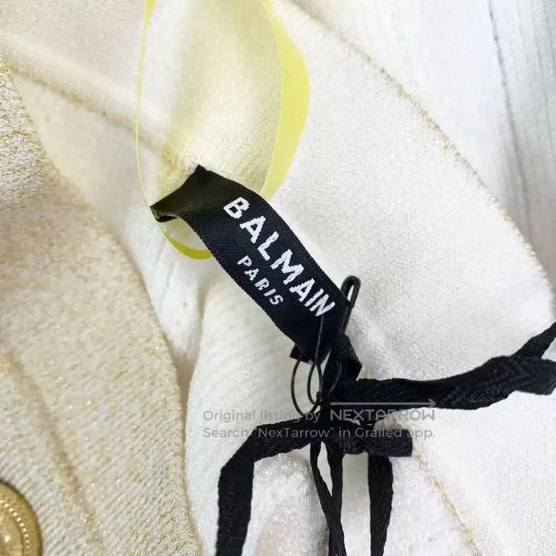 Balmain Balmain Women's White Skirt with Gold Buttons . Size 26" / US 2 / IT 38 - 4 Thumbnail