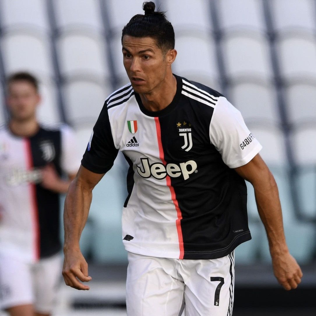 Adidas Juventus 2019-2020 648uffon Home Jersey Cristiano Ronaldo Size US M / EU 48-50 / 2 - 11 Thumbnail