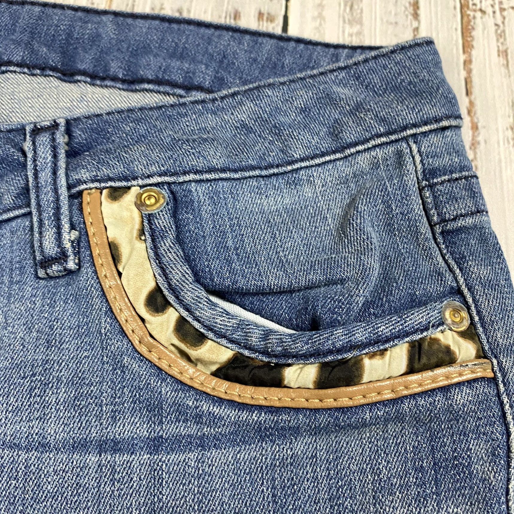 Vintage VINTAGE Cache Cow Print Cropped Jeans Womens Size 10 Blue Western Size 32" / US 10 / IT 46 - 3 Thumbnail
