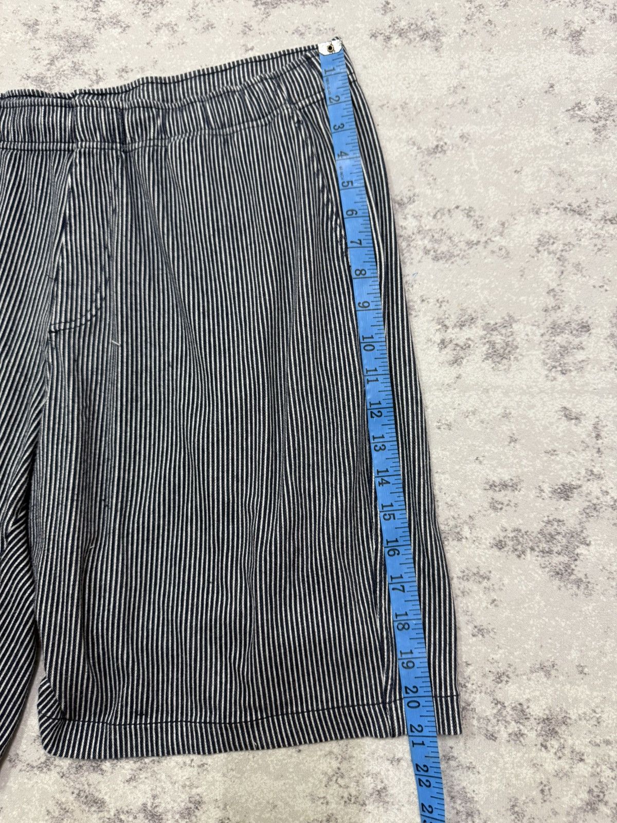 Uniqlo UNIQLO HICKORY STRIPE COTTON SHORT PANTS Size US 34 / EU 50 - 12 Thumbnail