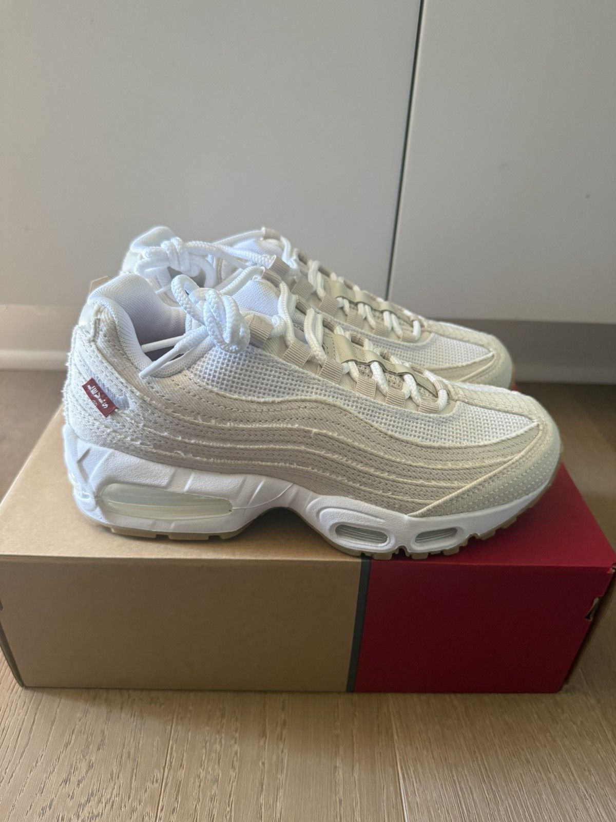 Levi's × Nike Nike Levi's x Air Max 95 OG Men’s Size 6 Light Orewood Brown Size US 6 / EU 39 - 5 Thumbnail