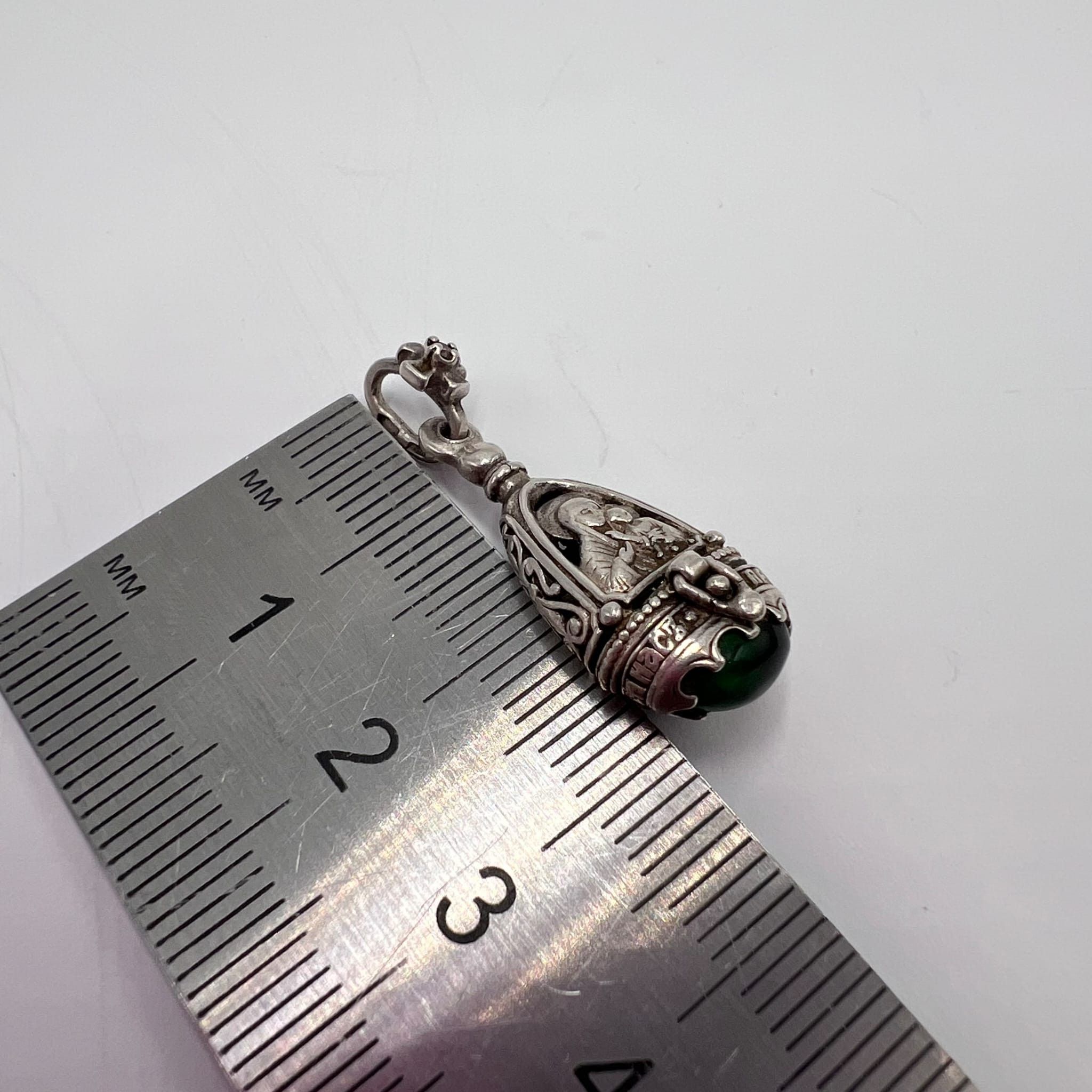 Sterling Silver Vintage Sterling Silver 925 Pendant Virgin Mary and Child Size ONE SIZE - 4 Thumbnail