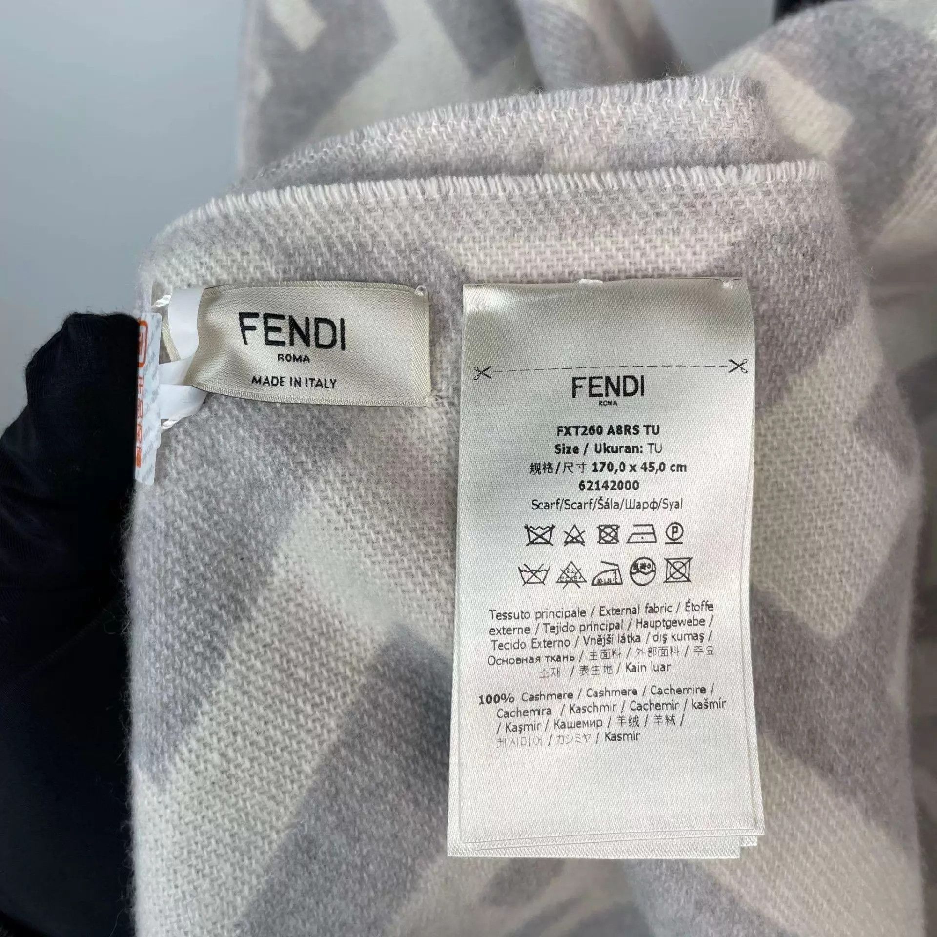 Fendi Fendi cashmere scarf 170x45cm Size ONE SIZE - 4 Thumbnail