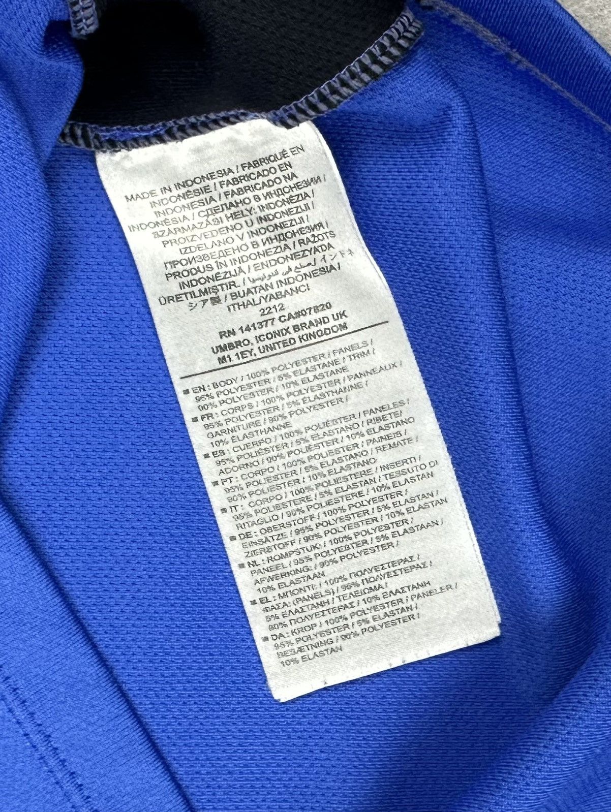 Umbro Umbro Everton FC 2015/16 Training Football Soccer Jersey Size US M / EU 48-50 / 2 - 12 Thumbnail