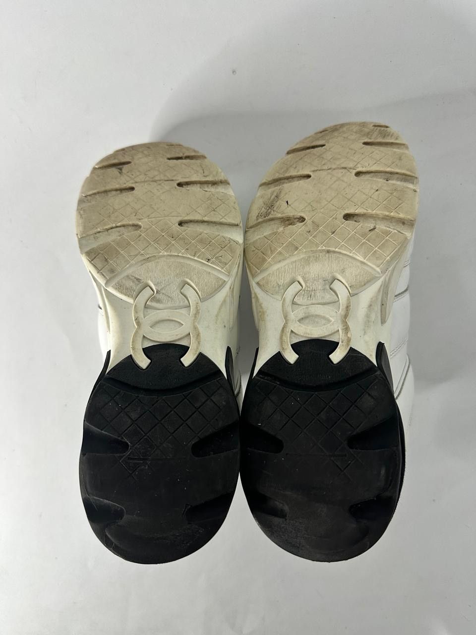 Chanel Chanel White/Black Leather And Fabric CC Low Top Sneakers 38 Size US 8 / IT 38 - 3 Thumbnail