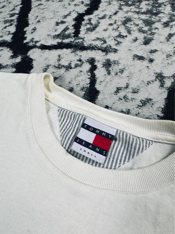 Tommy Hilfiger Vintage Tommy Hilfiger white logo boxy t-shirt S Size US S / EU 44-46 / 1 - 5 Thumbnail