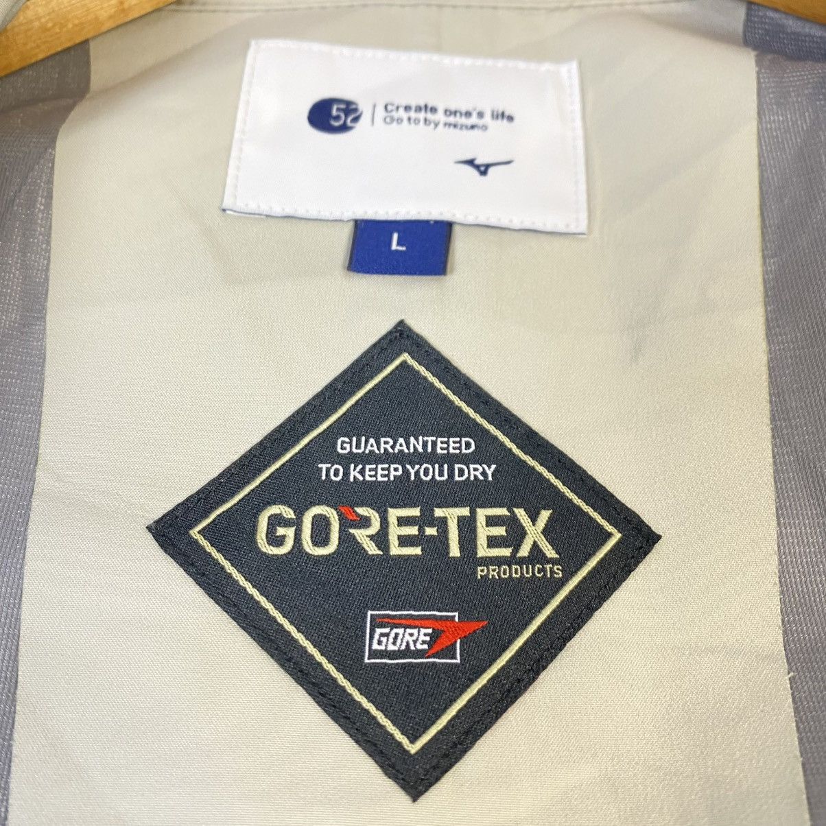 Goretex MIZUNO BUTTON UP GORETEX EMBROIDERED SPELL OUT LONG JACKET Size US L / EU 52-54 / 3 - 7 Thumbnail