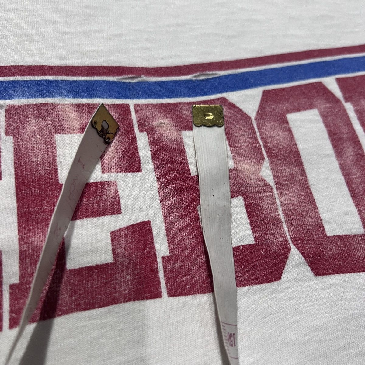 Vintage Vintage 80s 90s Reebok Tee Faded graphic sportwear Size US L / EU 52-54 / 3 - 3 Thumbnail