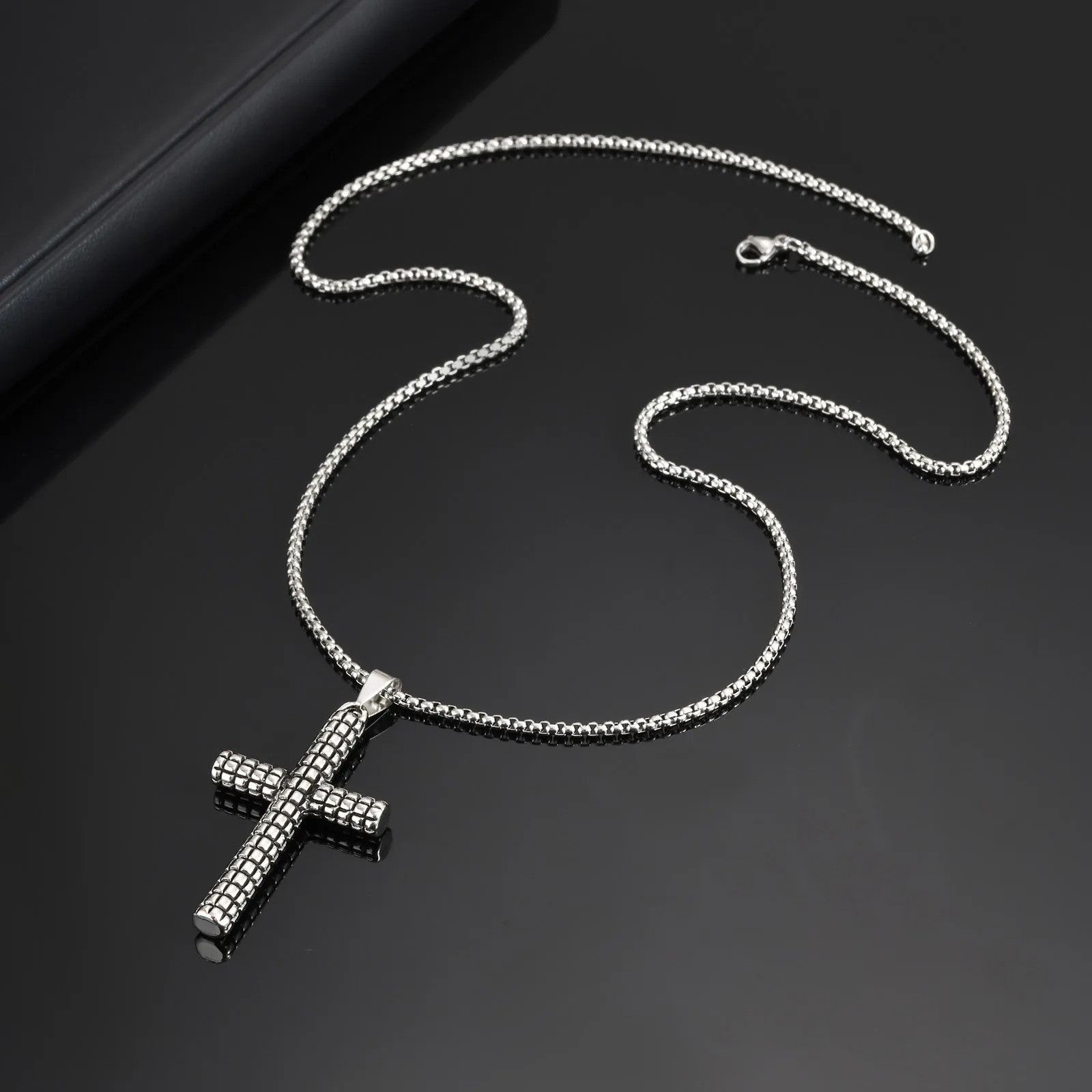 Jewelry Retro Cross Necklace Size ONE SIZE - 1 Thumbnail