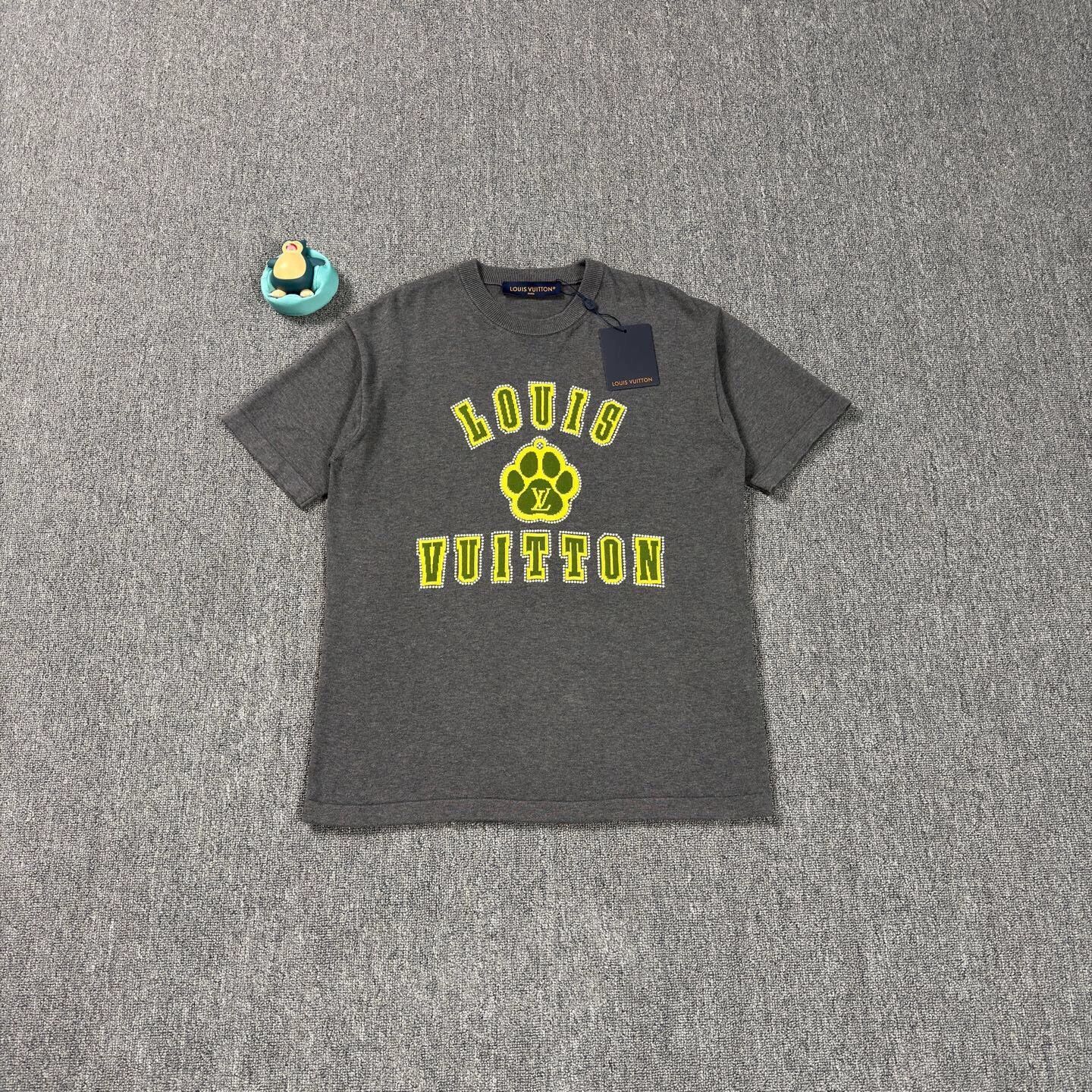 Louis Vuitton LV 25 DogClaw Beaded Gray SS S Size US S / EU 44-46 / 1 - 1 Thumbnail