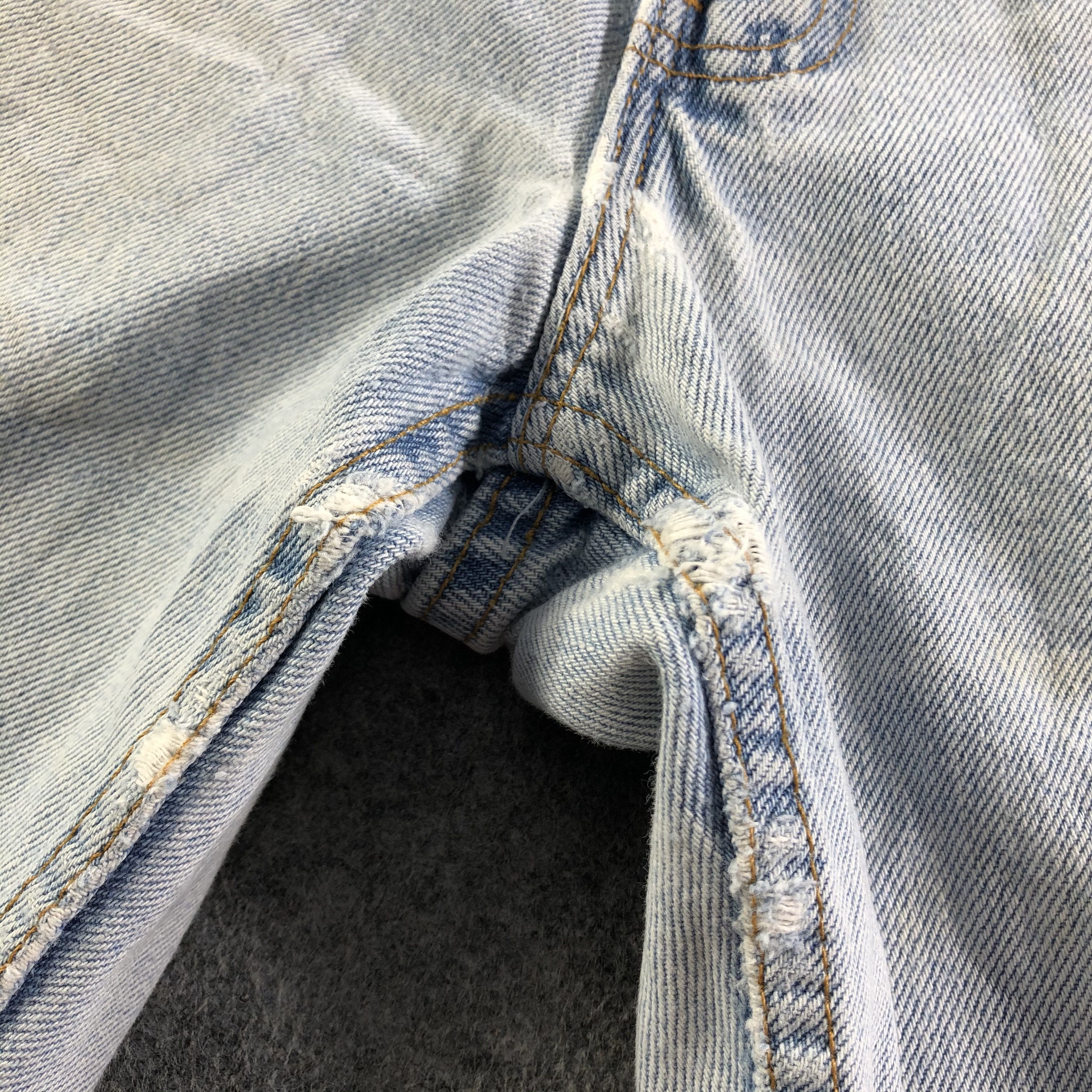 Levi's 90s Vintage Light Wash Levis 550 Jeans-J3697 Size US 33 - 9 Thumbnail