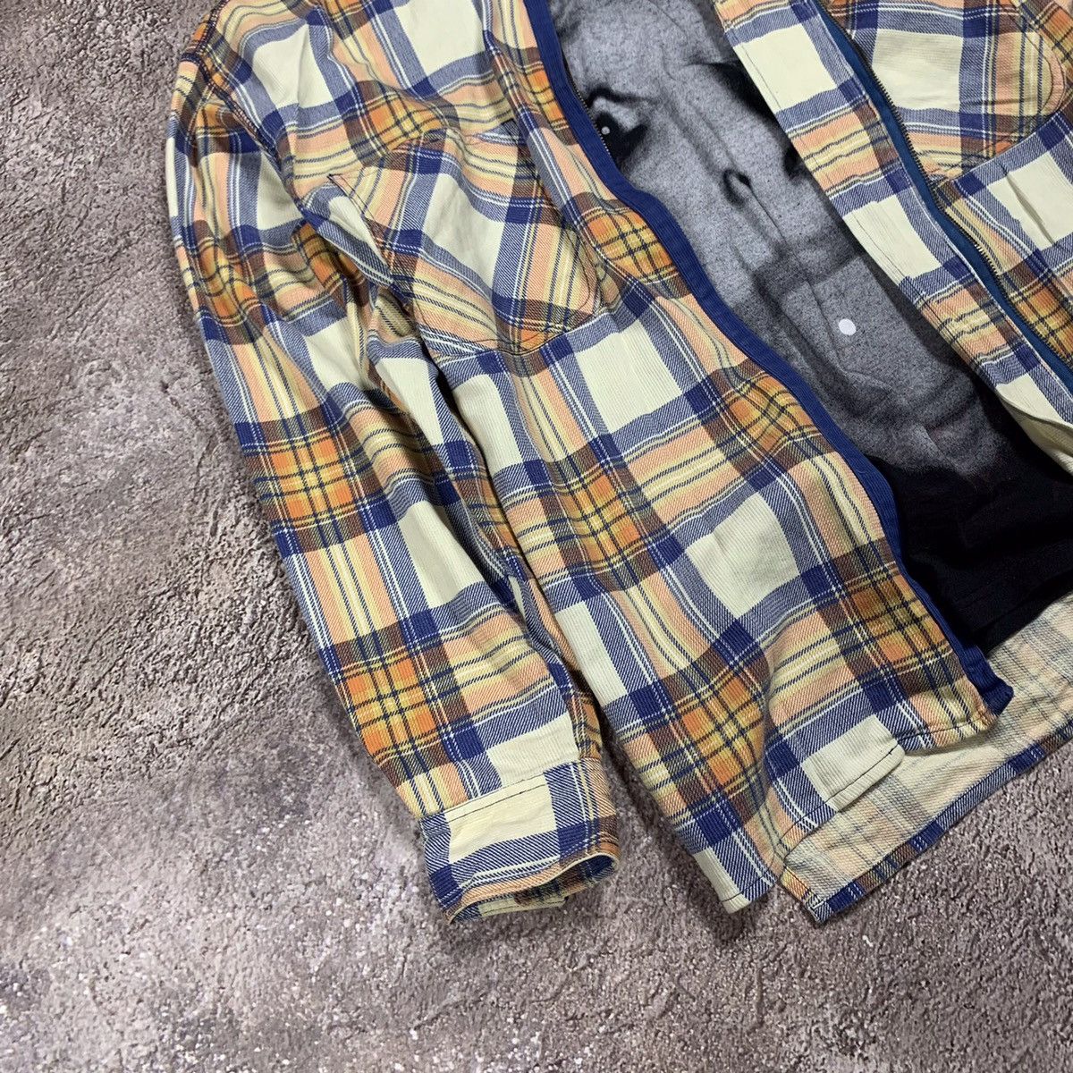 Vintage Vintage 90s Plaid Chore Coat Yellow Navy Workwear Grunge L Size US L / EU 52-54 / 3 - 2 Thumbnail