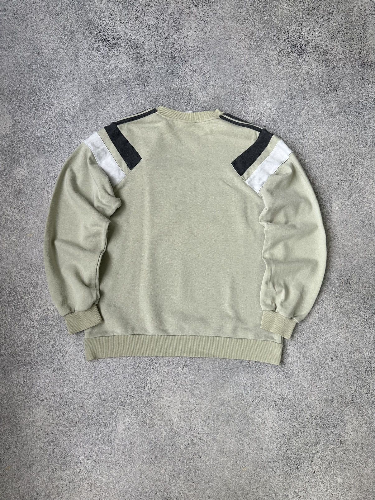 Adidas Vintage Adidas Beige Streetwear Sweatshirt Size US M / EU 48-50 / 2 - 7 Thumbnail