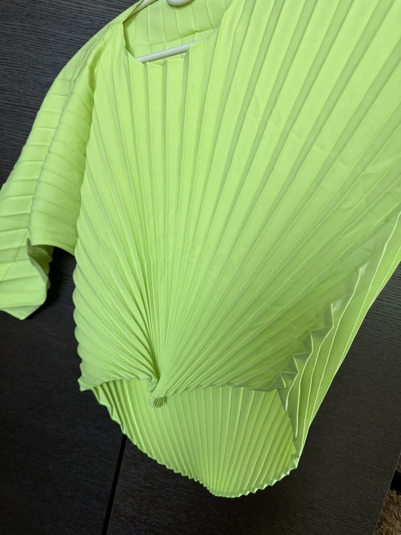 Issey Miyake issey miyake size:one size Mint green pleated top 2505-Nex Size XXS / US 00 / IT 34 - 2 Thumbnail