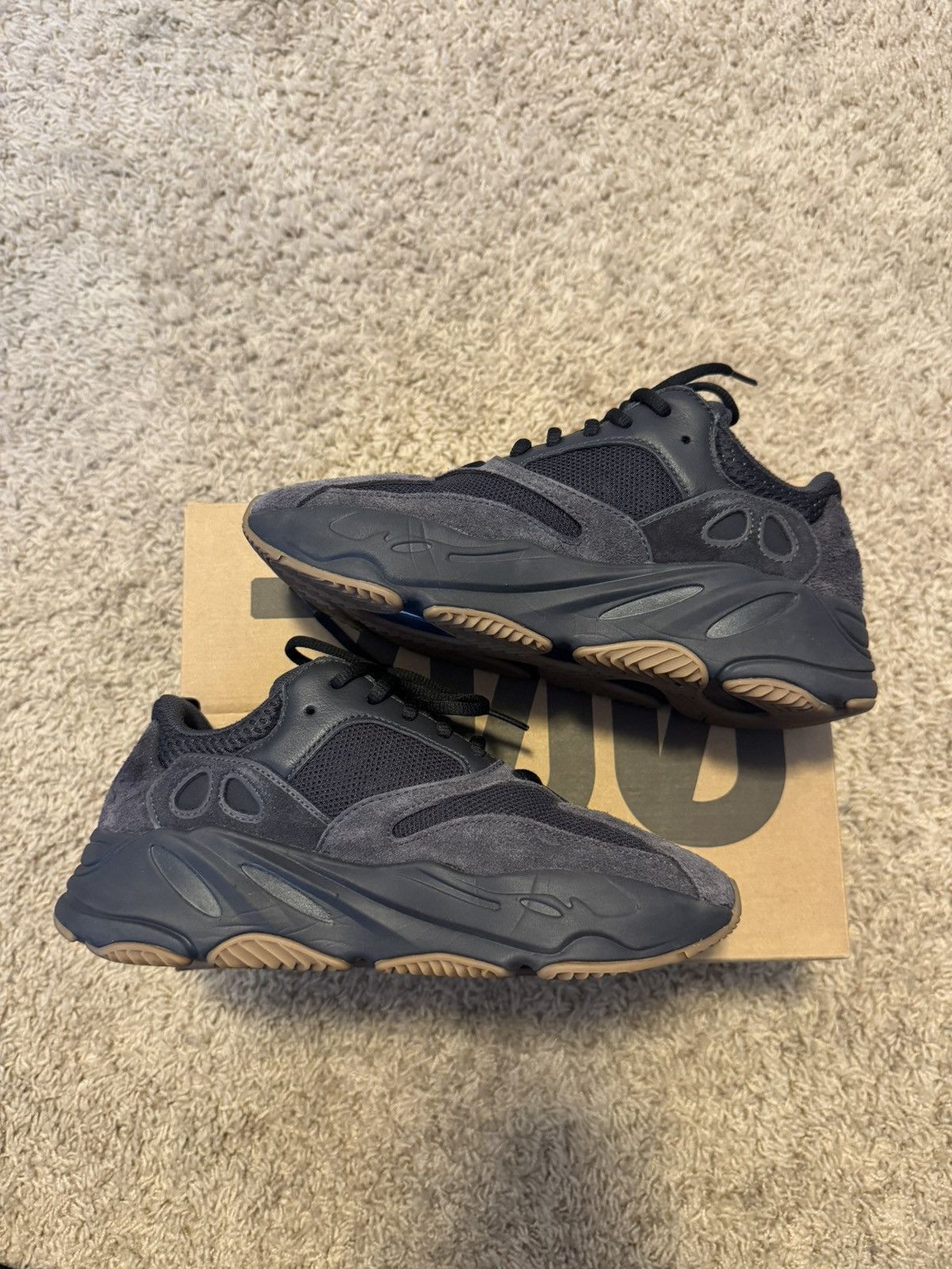 Adidas × Yeezy Size 7.5 - Yeezy 700 Utility Black Size US 7.5 / EU 40-41 - 2 Thumbnail
