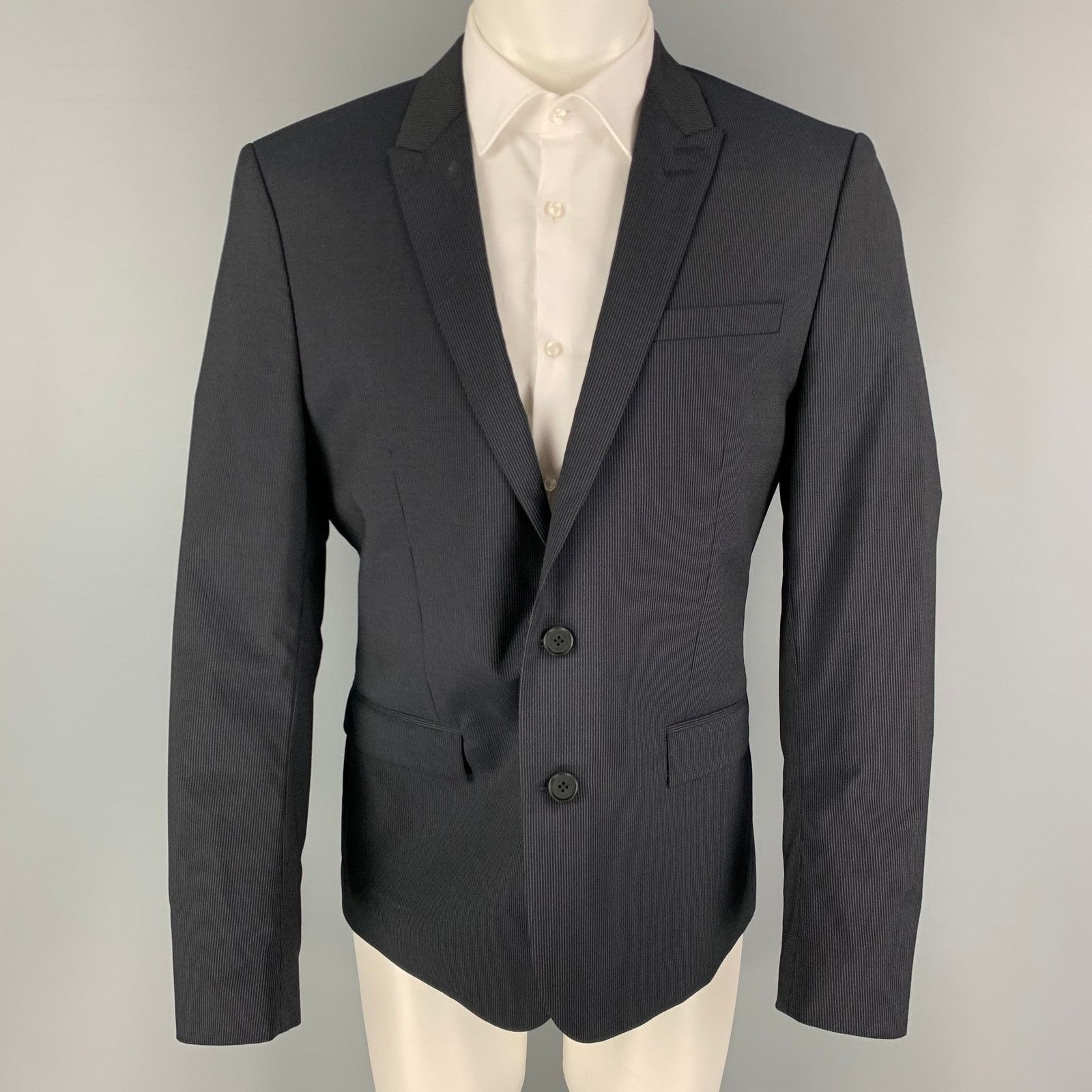 Size 40 Navy Pinstripe Wool Peak Lapel Sport Coat