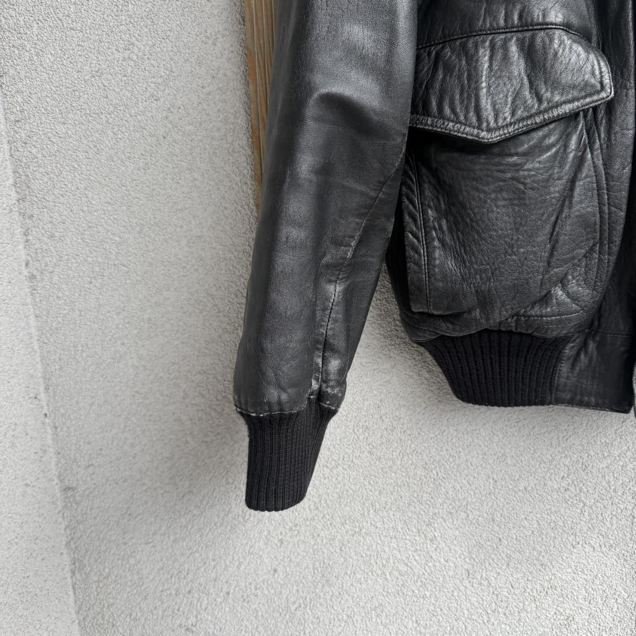 Vintage Black leather bomber jacket with zipper closure and pockets Size US M / EU 48-50 / 2 - 4 Thumbnail