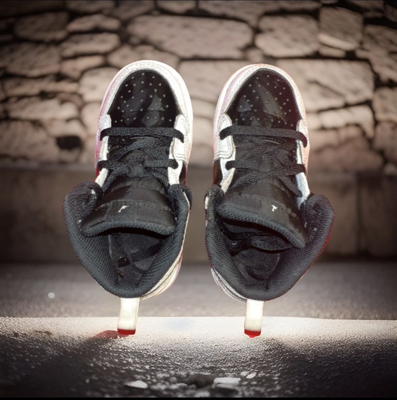 Jordan Brand Jordan Toddler 1 Mid White/Gold, White///Black- SIZE 10C Size US 10 / EU 43 - 4 Thumbnail