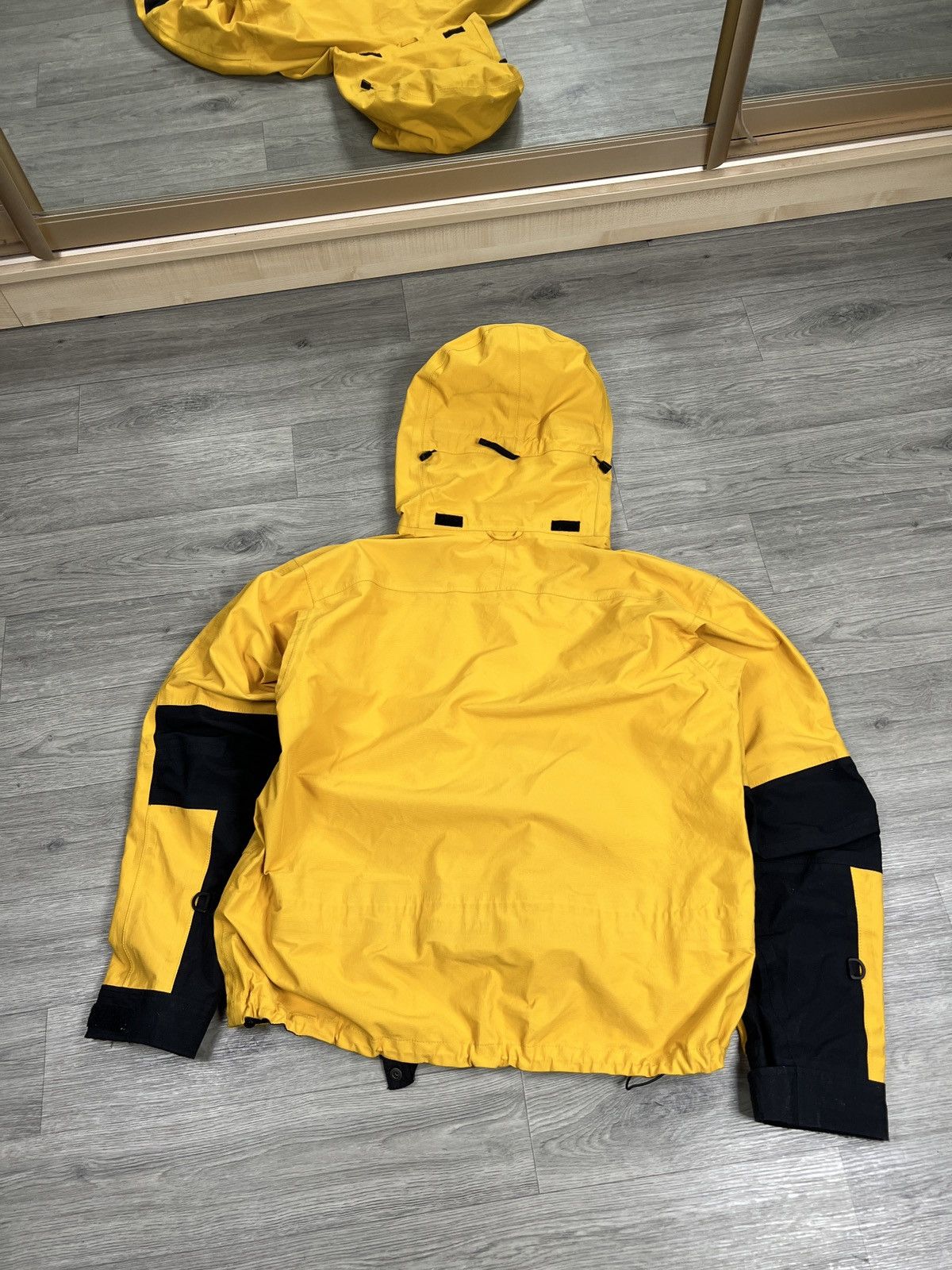 Mountain Hardwear Mountain Hardwear Gore Tex XCR Jacket Size L gorpcore Size US L / EU 52-54 / 3 - 22 Thumbnail