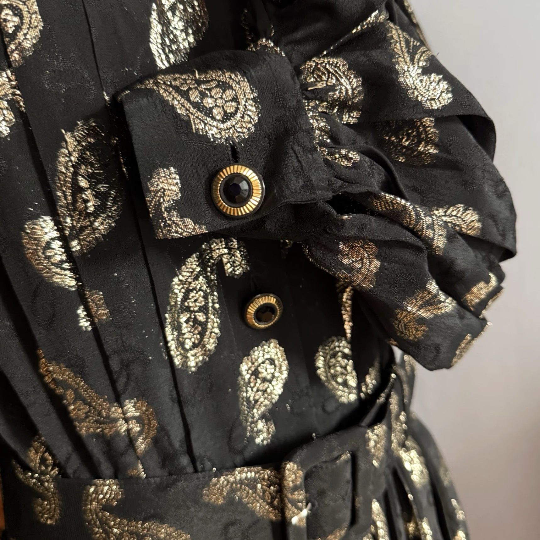 Vintage VINTAGE Adele Simpson Black Gold Paisley Button Midi Dress Pleated M Shirt Dress 70s Womens, Adult Medium Size M / US 6-8 / IT 42-44 - 7 Thumbnail