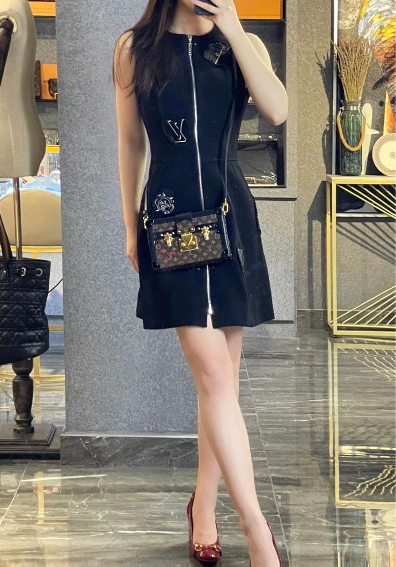Louis Vuitton Louis Vuitton Black Badge Sleeveless Dress Size XXS / US 00 / IT 34 - 8 Thumbnail
