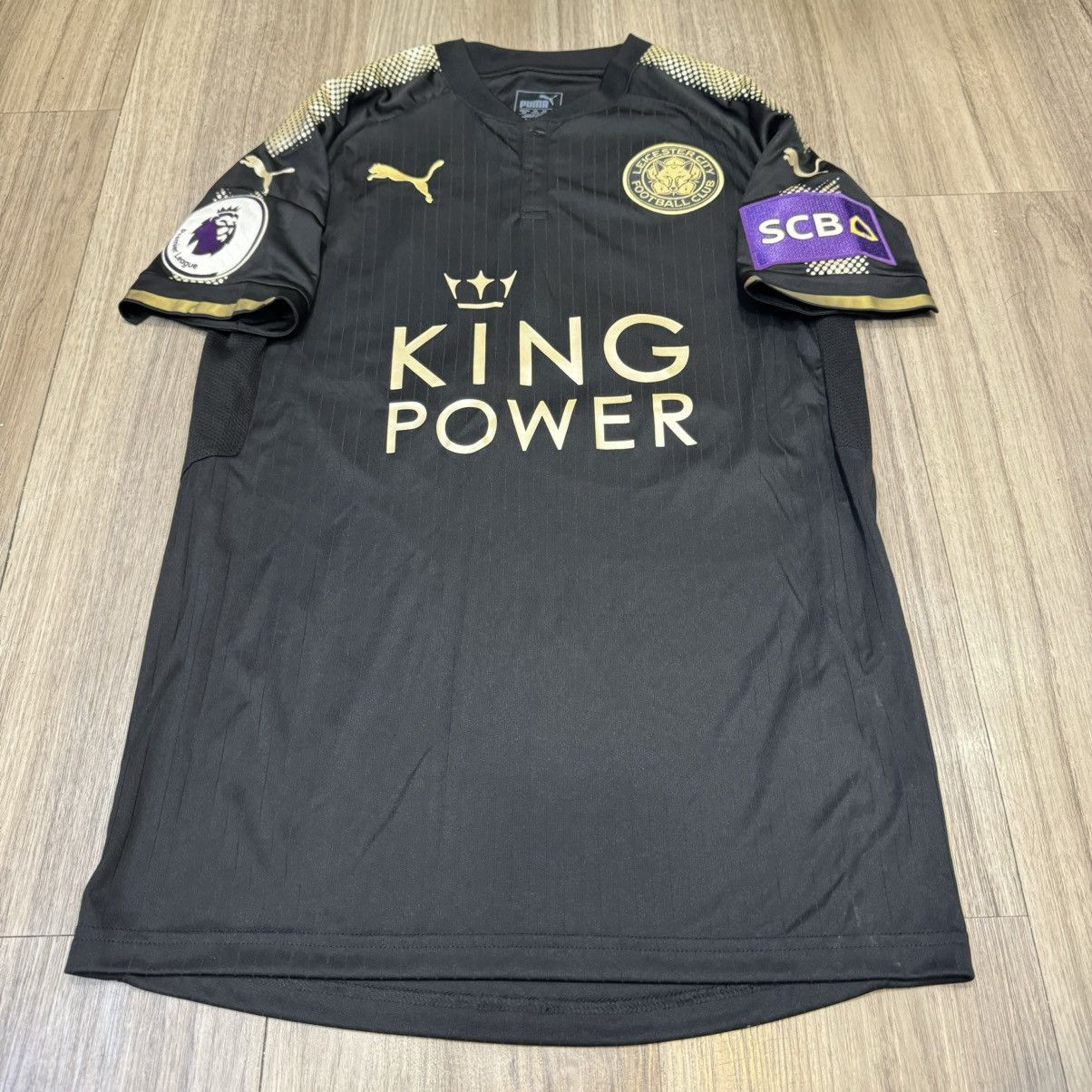 Puma Leicester city 17/18 away shirt #20 Okazaki Size US S / EU 44-46 / 1 - 1 Thumbnail