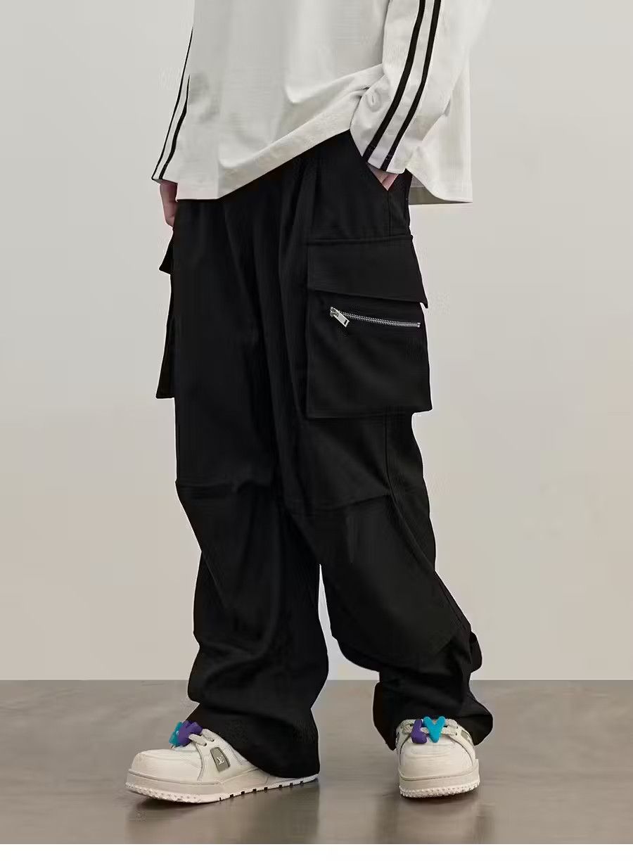 image of Vintage Flare Hiphop Baggy Pleated Cargo Pants in Black, Men's (Size 32)