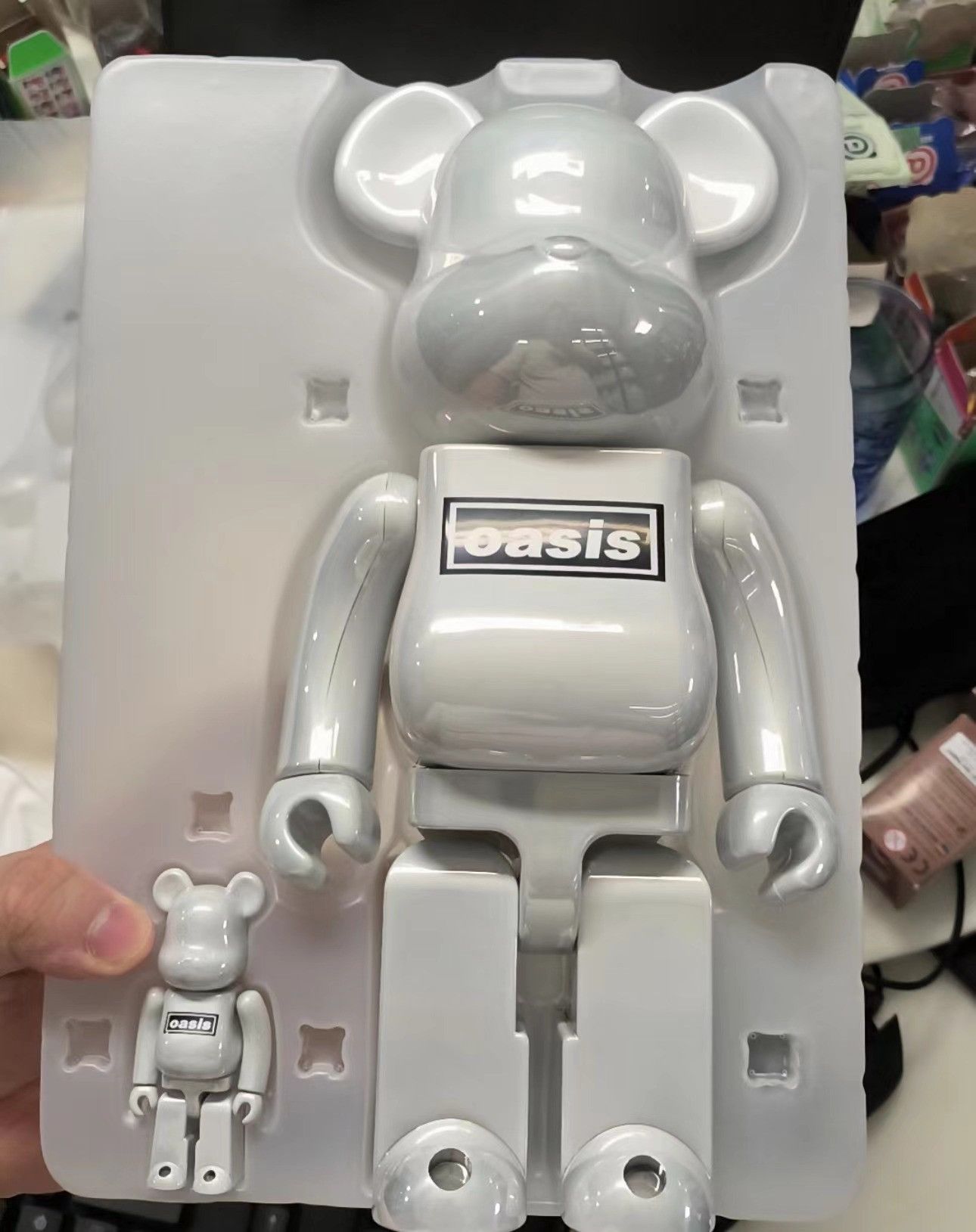 Japanese Brand × Medicom Toy Bearbrick Oasis White Chrome 100% & 400% Set Size ONE SIZE - 2 Thumbnail