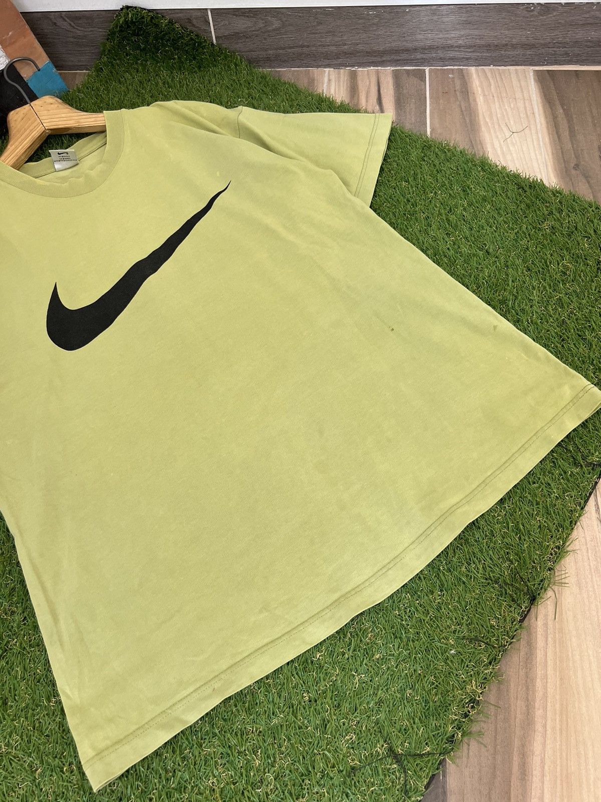 Vintage Vintage 90s Nike Basketball Big Logo T Shirt Size US L / EU 52-54 / 3 - 6 Thumbnail