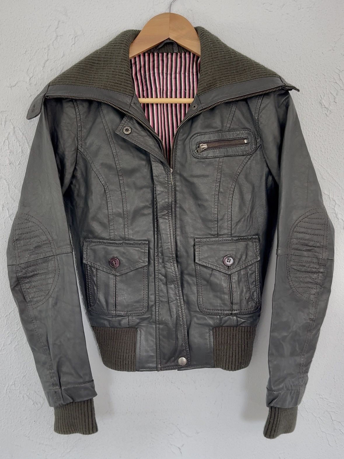 Hedi Slimane Vintage 00S Big Neck Hard Leather Bomber Jacket Size US S / EU 44-46 / 1 - 4 Thumbnail