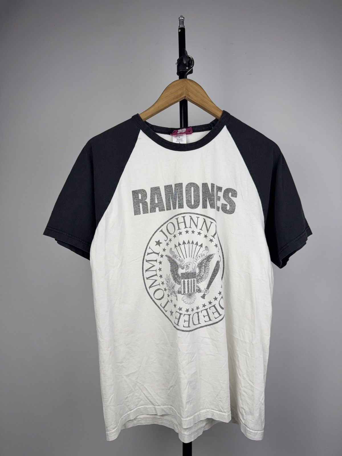 Band Tees Vintage Retro Style Big Logo Band Rock 00s Ramones T shirt Size US L / EU 52-54 / 3 - 1 Thumbnail
