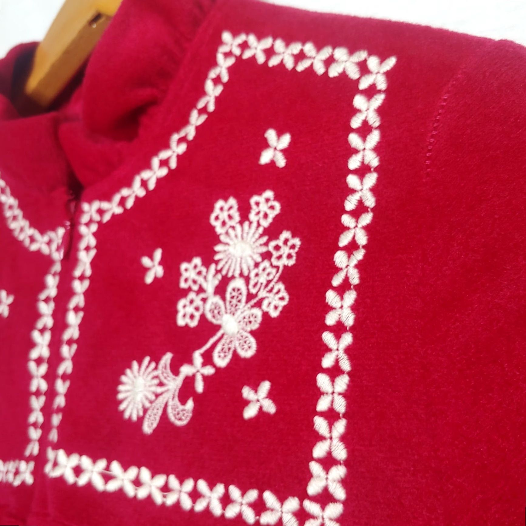 Pinko Vintage Magenta Embroidered Flower Kimono Style Women's Robe Size S User: Vintage Magenta Embroidered Flower Kimono Style Women's Robe Size S Size ONE SIZE - 4 Thumbnail