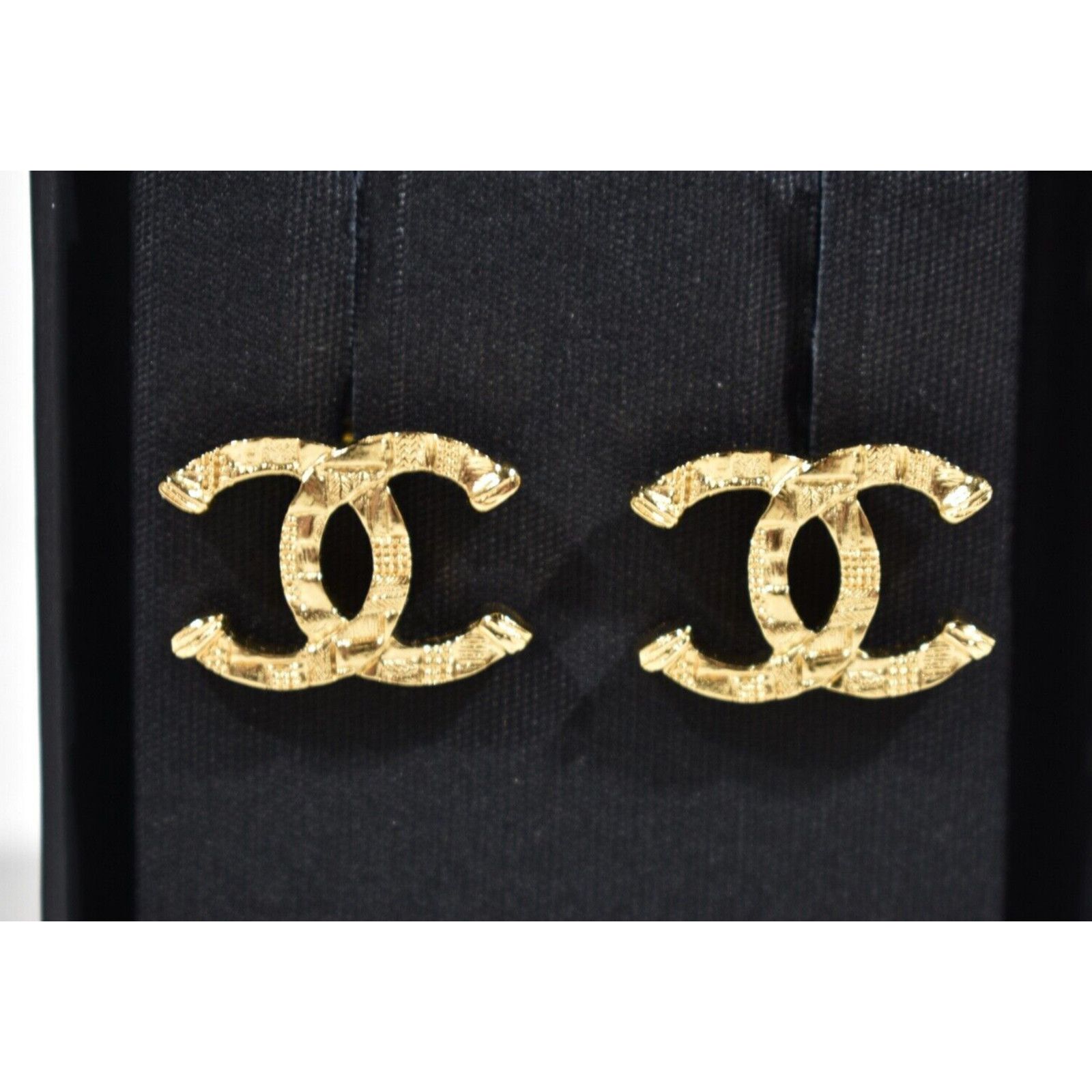 Chanel Chanel Gold Hammered Interlocking Statement Stud Earrings Size ONE SIZE - 7 Thumbnail