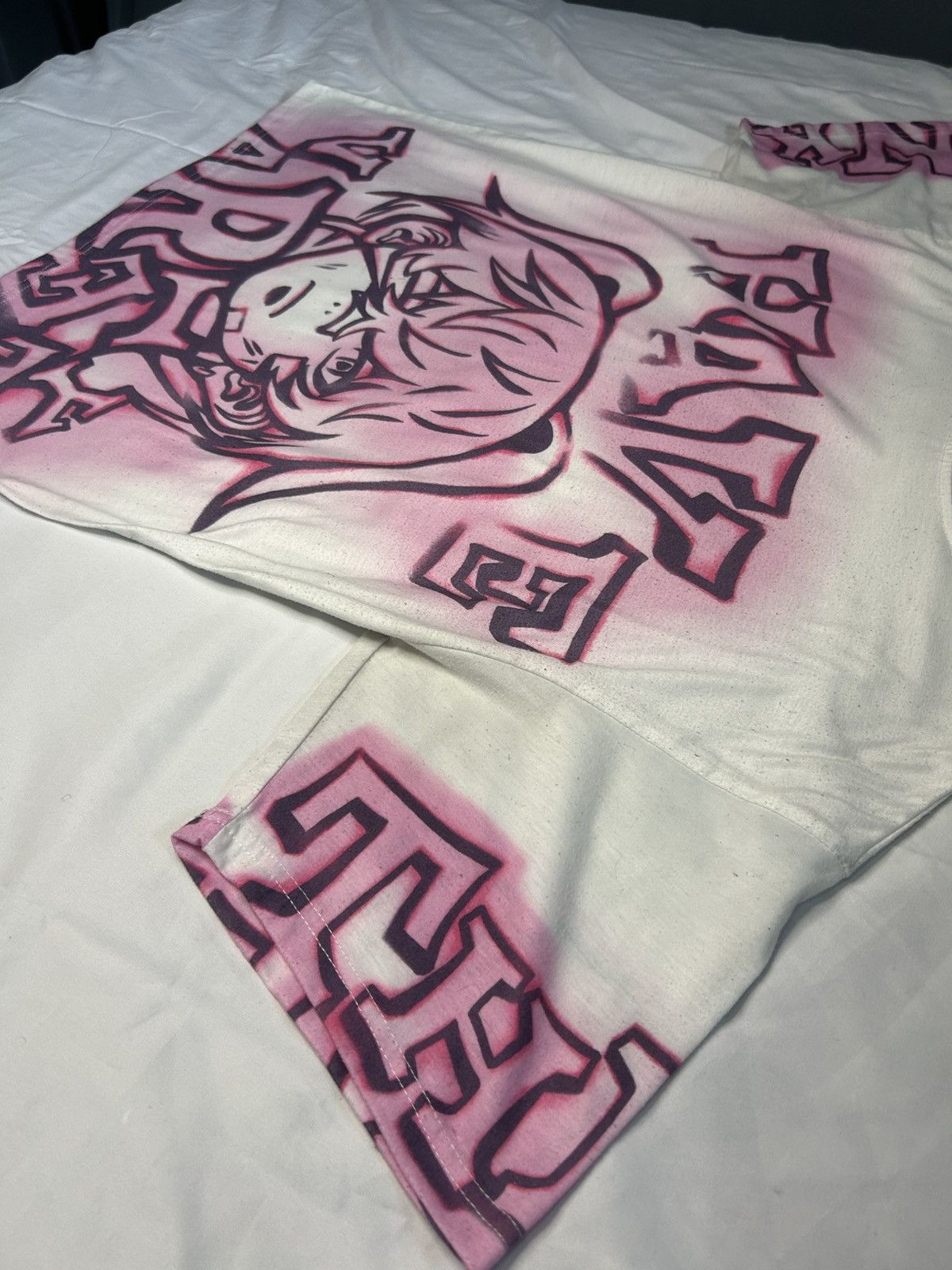 Other PINK N WHITE GRAFATTI TEE Size US L / EU 52-54 / 3 - 3 Thumbnail