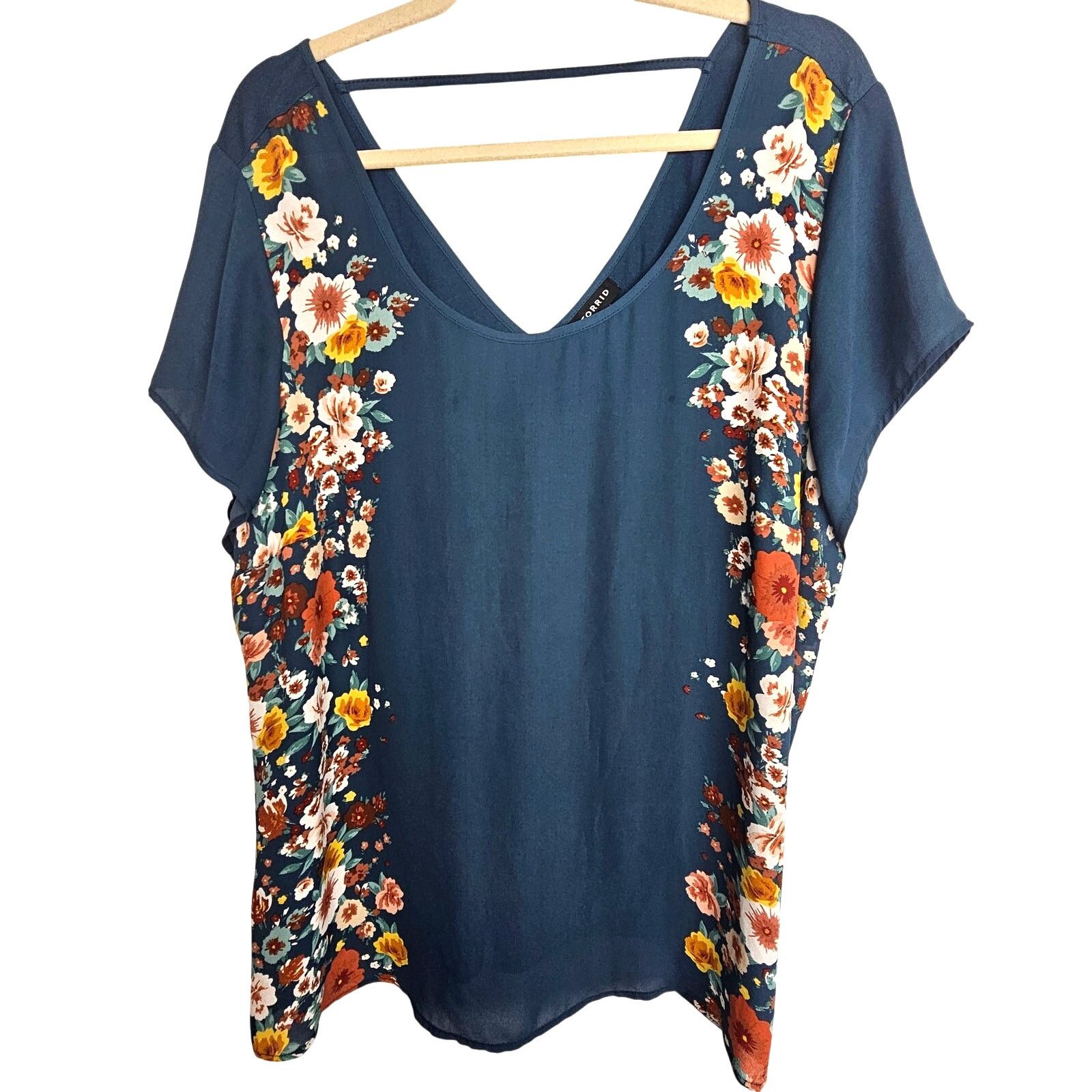 Corridor Torrid Floral V-Neck Top Plus Size 1X Romantic Feminine Size XL / US 12-14 / IT 48-50 - 1 Thumbnail