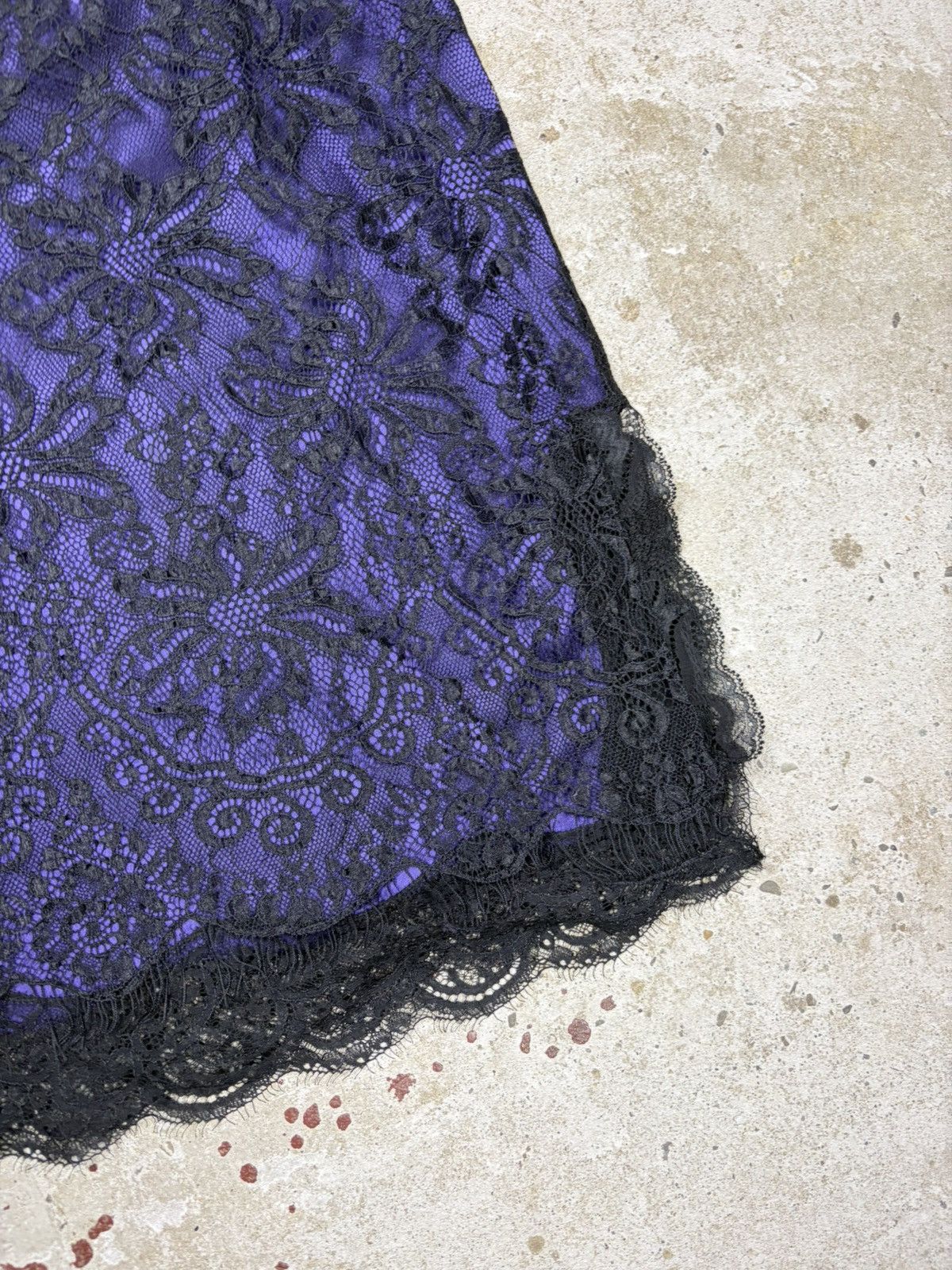 Dolce & Gabbana Vintage 2000s Dolce & Gabbana Lace Purple Skirt Velvet Trims Size 28" / US 6 / IT 42 - 4 Thumbnail