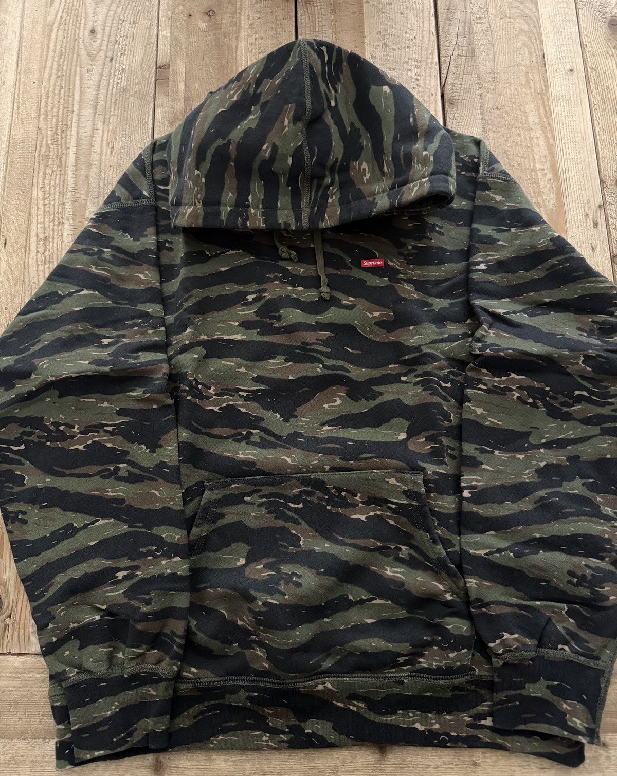 Supreme Supreme Tiger Camo Small Bo Logo Hoodie Size US L / EU 52-54 / 3 - 1 Thumbnail