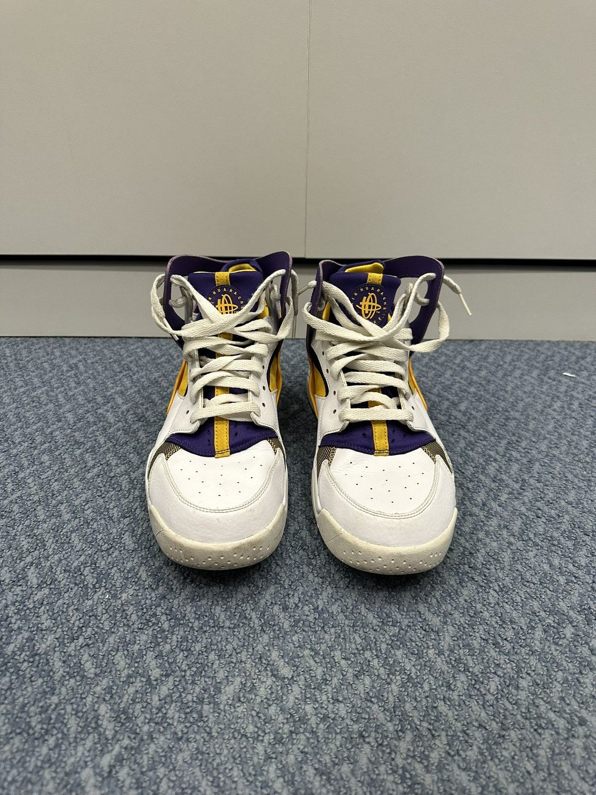Nike NIKE AIR FLIGHT HUARACHE ‘OG’ Size US 10.5 / EU 43-44 - 2 Thumbnail