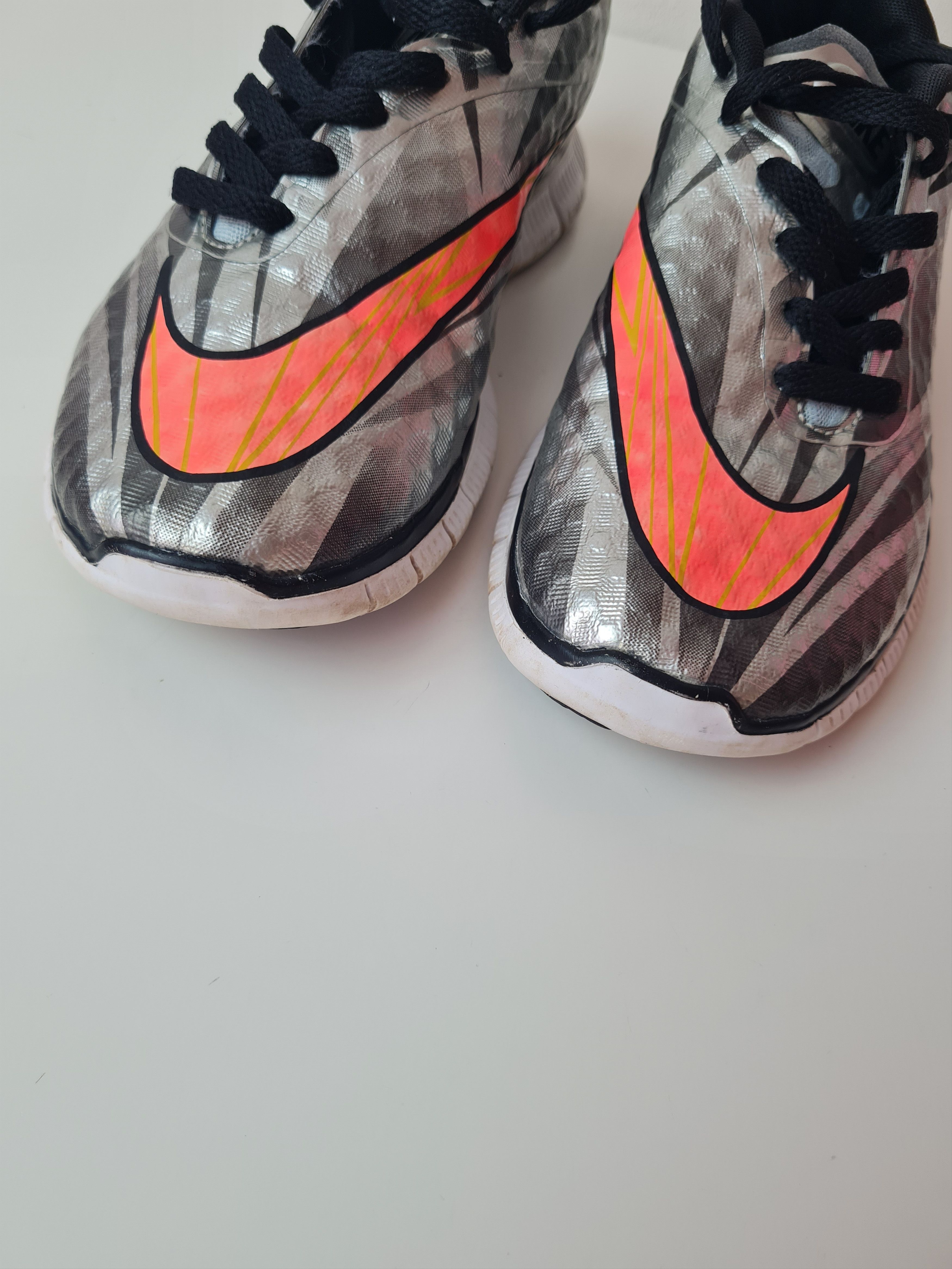 Nike Nike free hypervenom (GS) trainers 705390 002 sneakers shoes Size US 6 / EU 39 - 24 Thumbnail